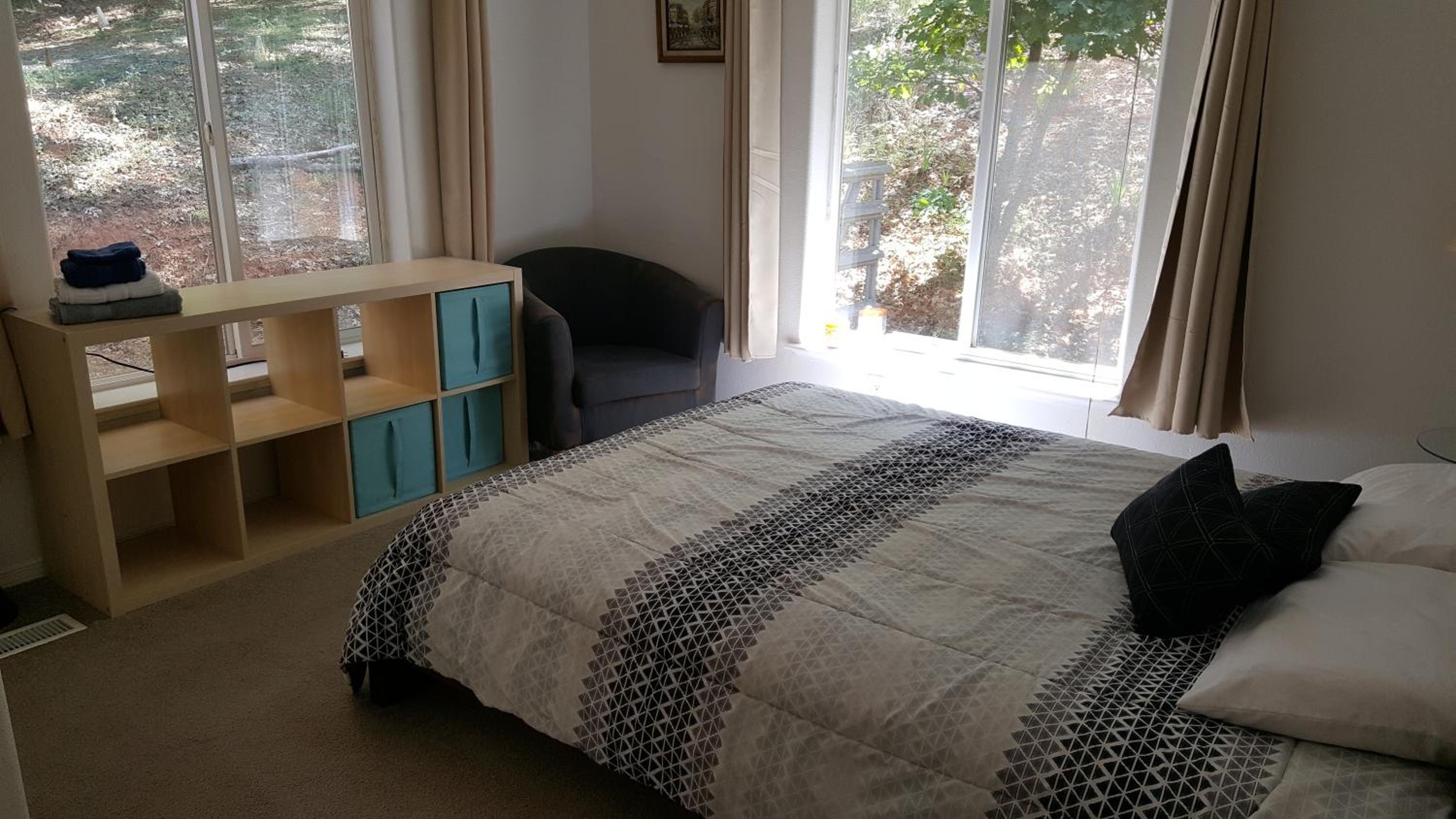 Three-Bedroom House - Photo 8