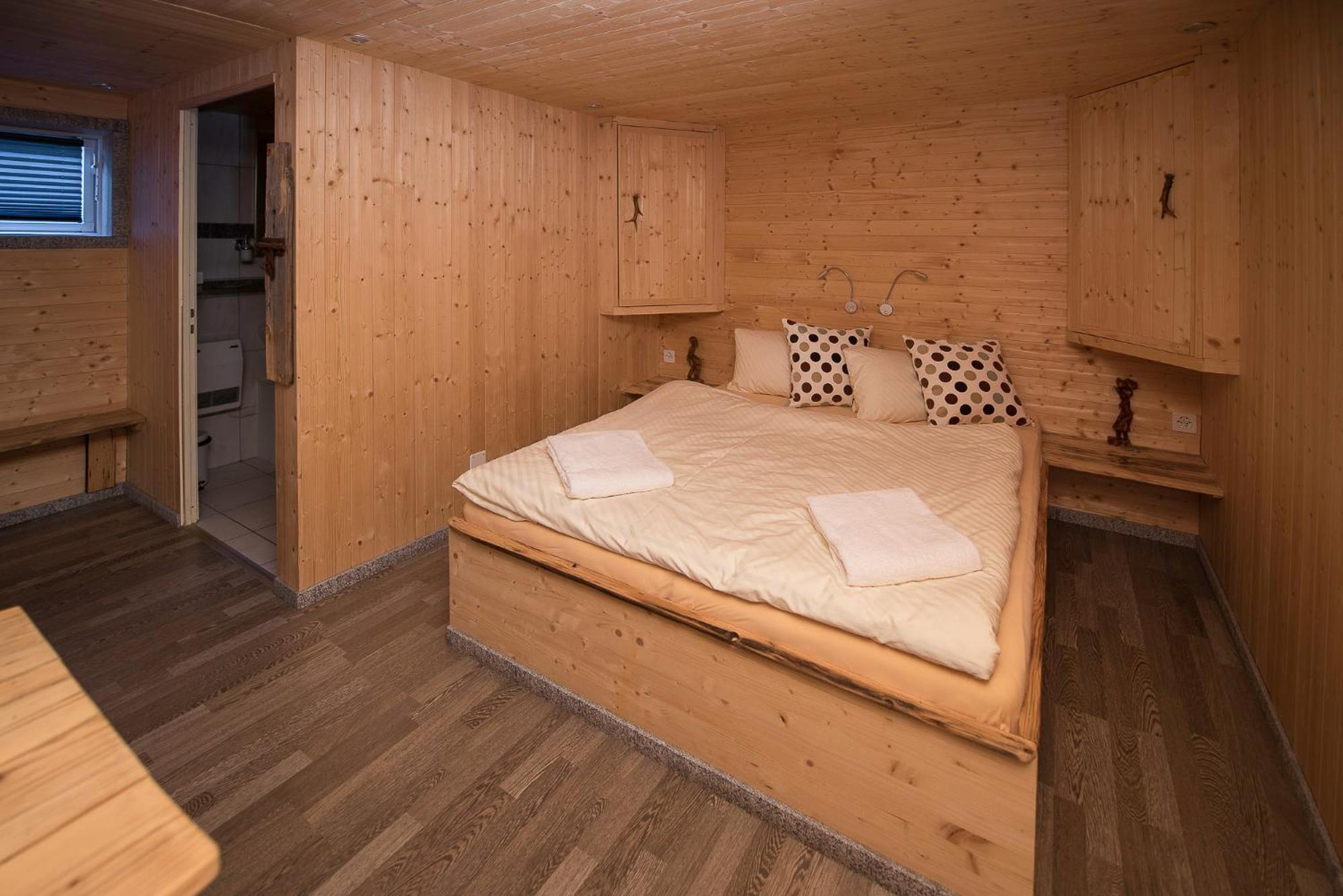 Large Double Room photo 2