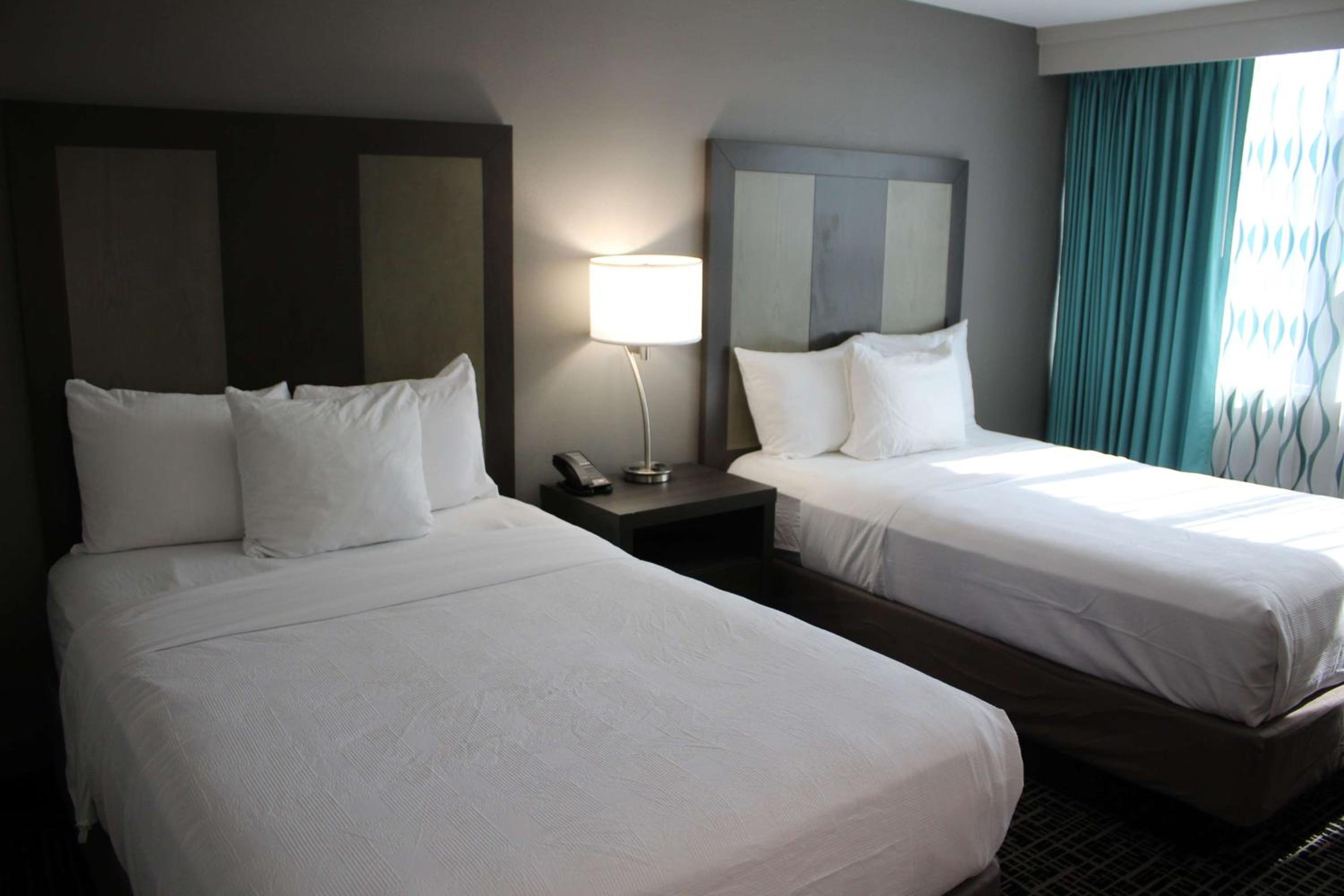 Queen Room with Two Queen Beds and Bath Tub - Mobility Accessible/Non-Smoking