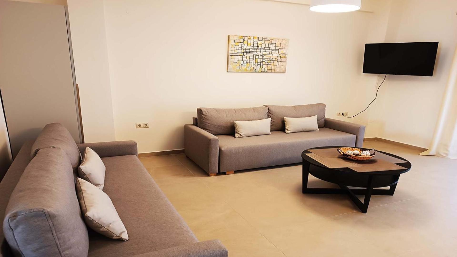 Deluxe One-Bedroom Apartment photo 1