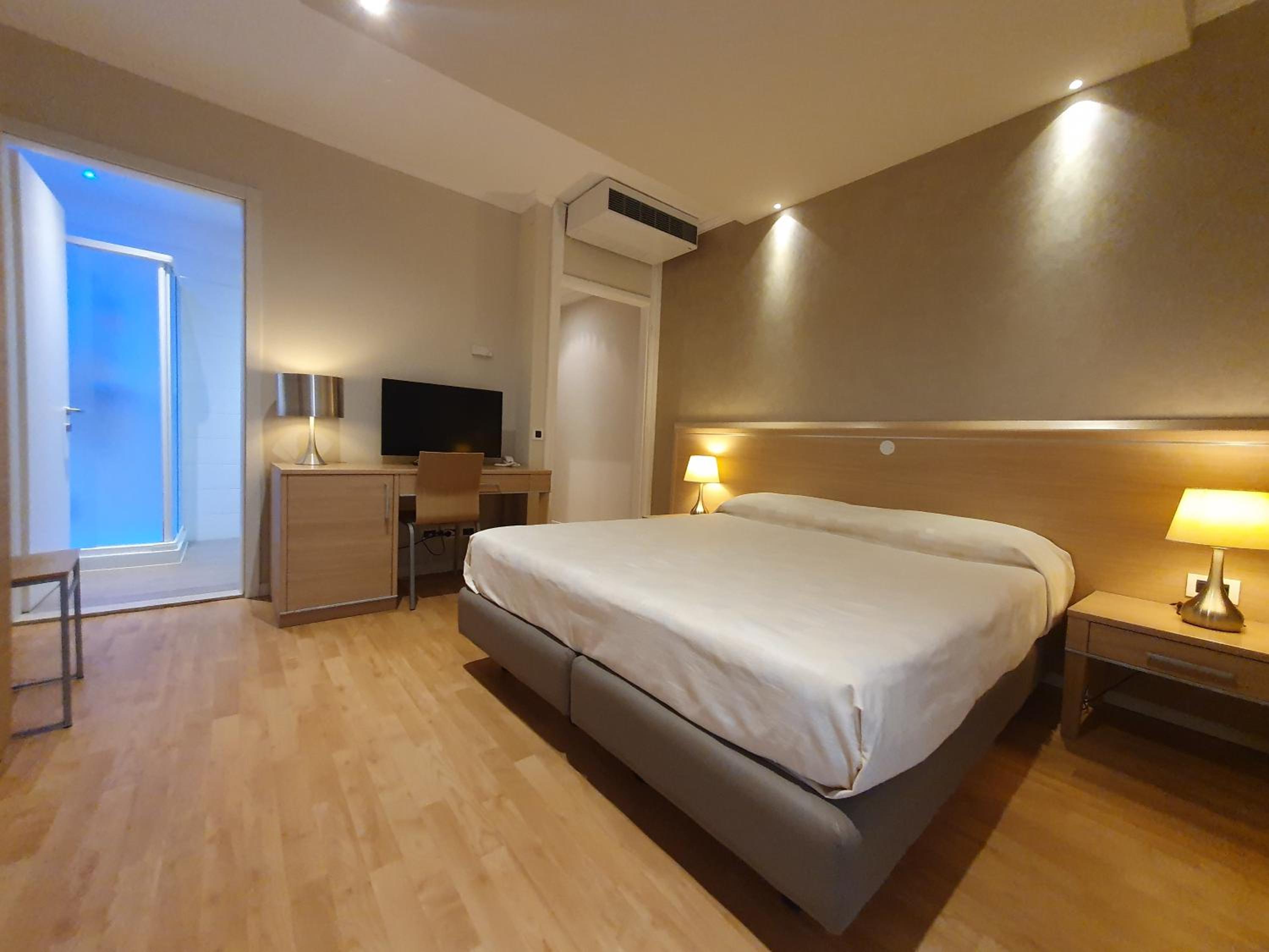 Superior Double or Twin Room photo 3