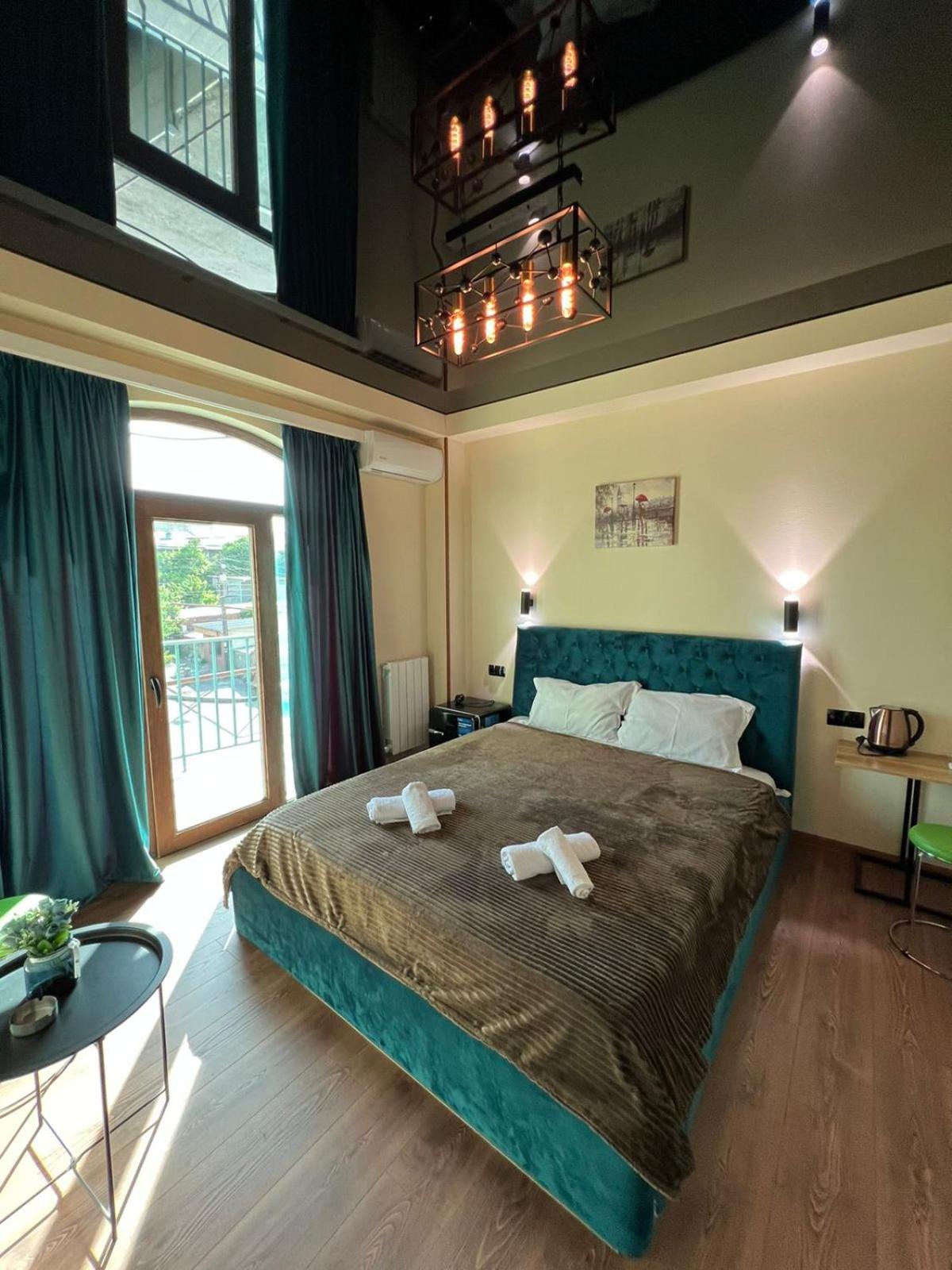 Large Double Room - Photo 11