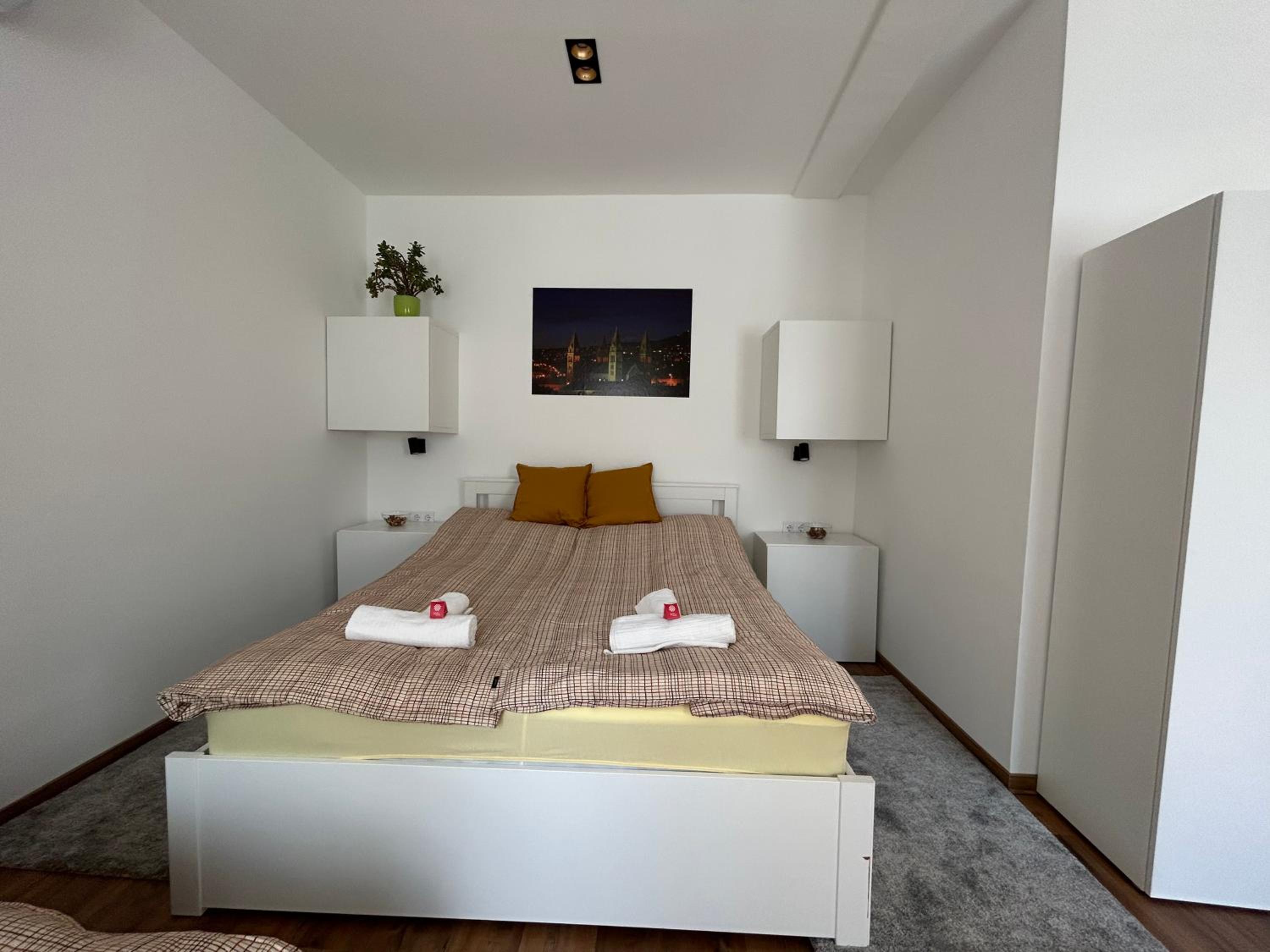 One-Bedroom Apartment photo 1