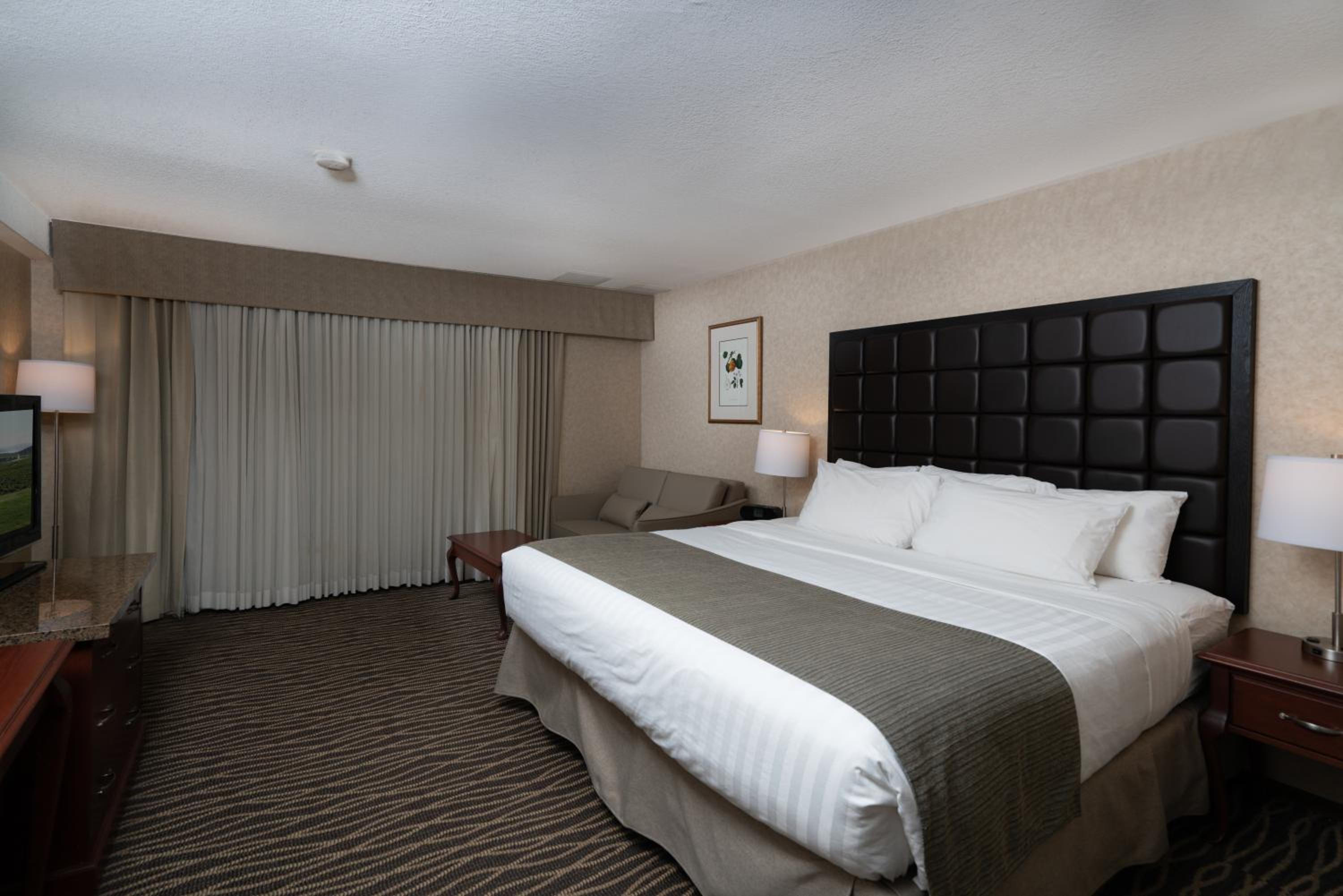 King Room with Sofa Bed - Photo 1