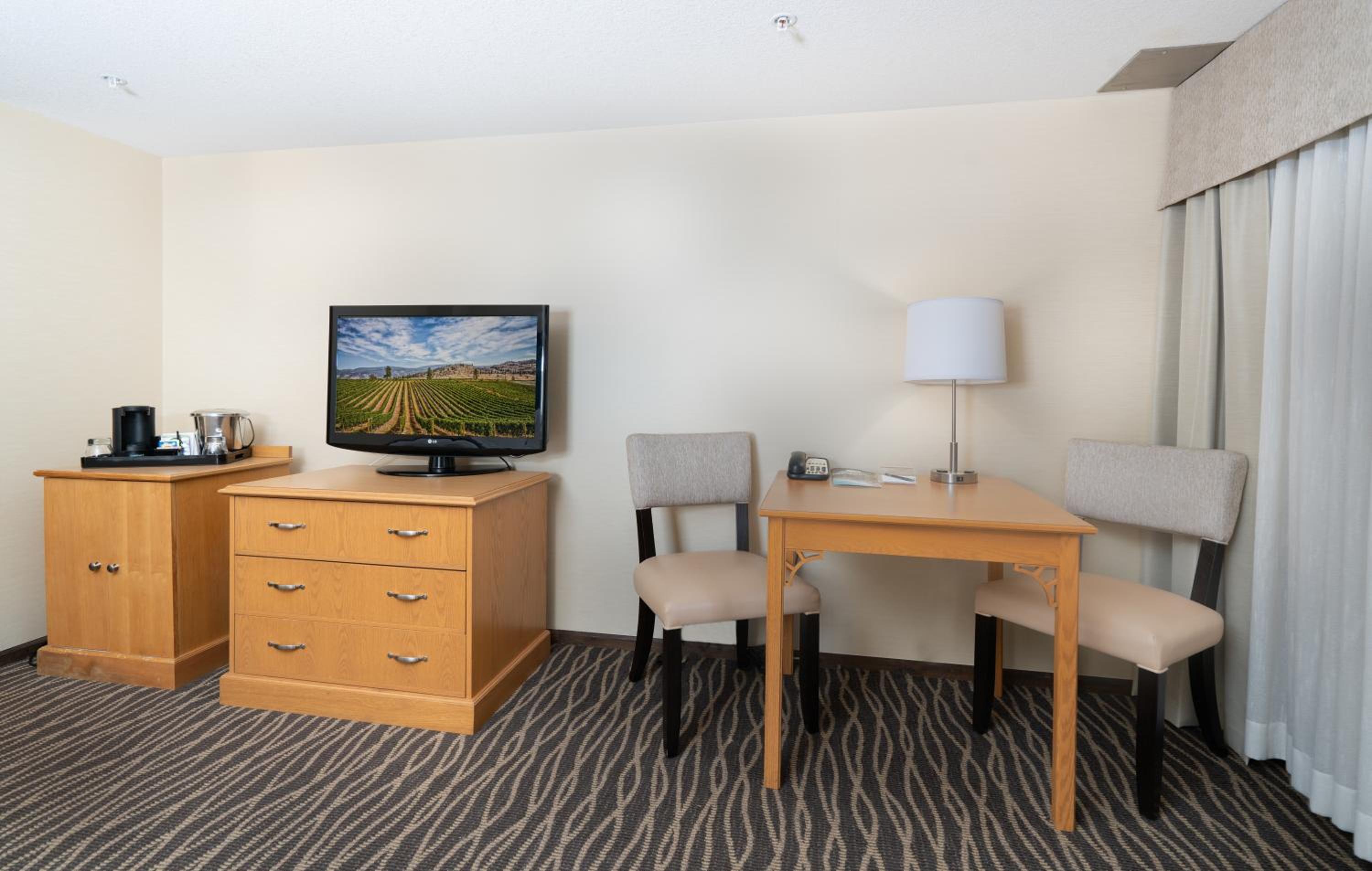 Queen Room - Disability Access - Photo 3