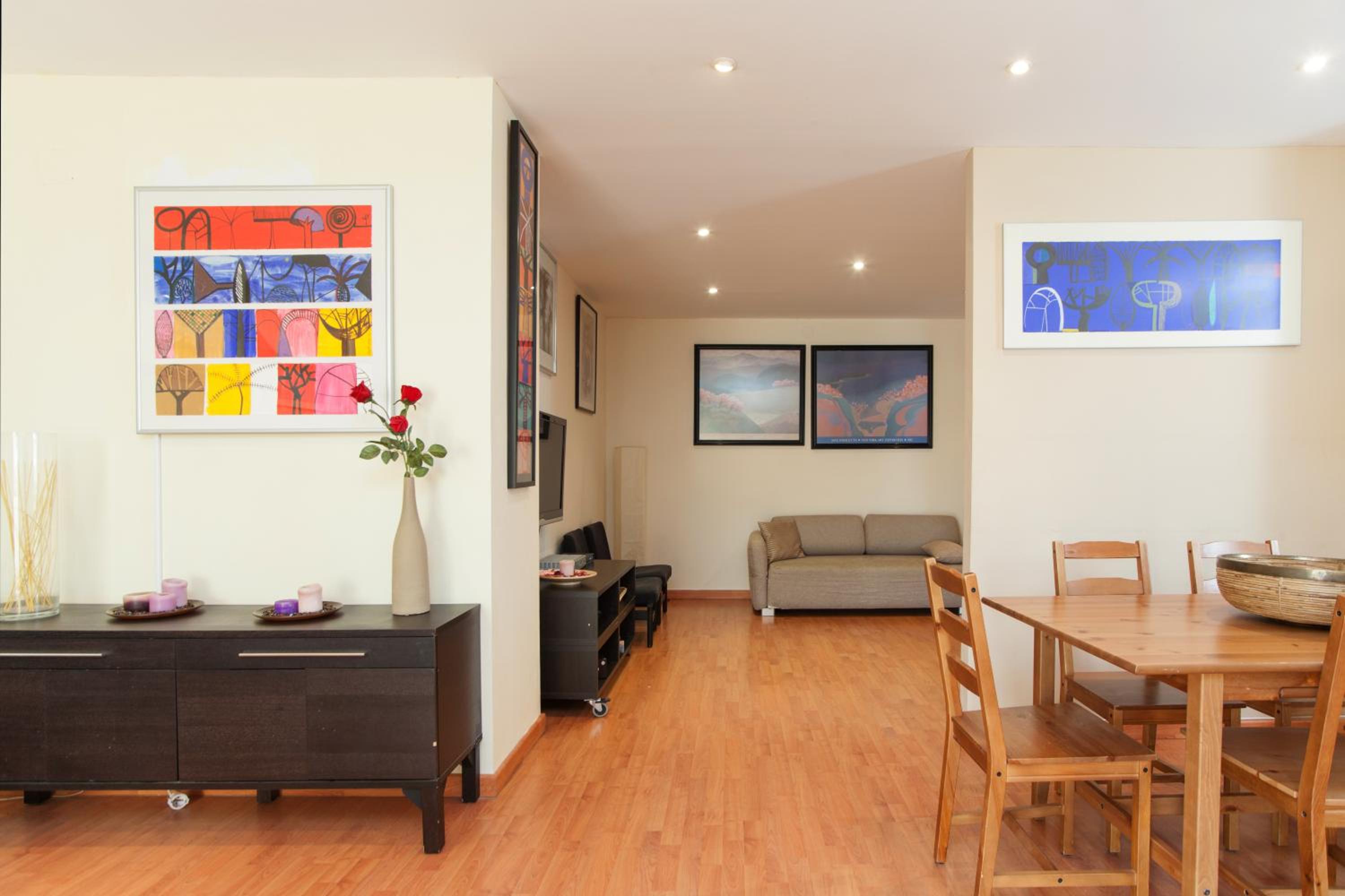 Three-Bedroom Apartment photo 2