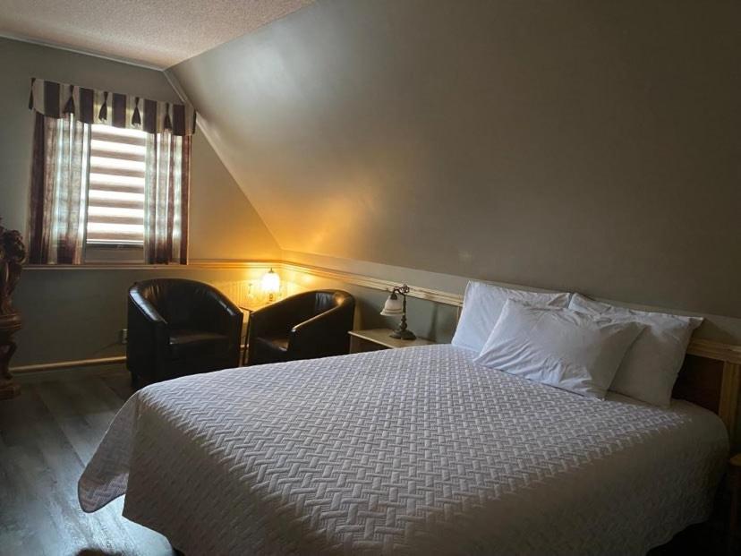 Deluxe Queen Room