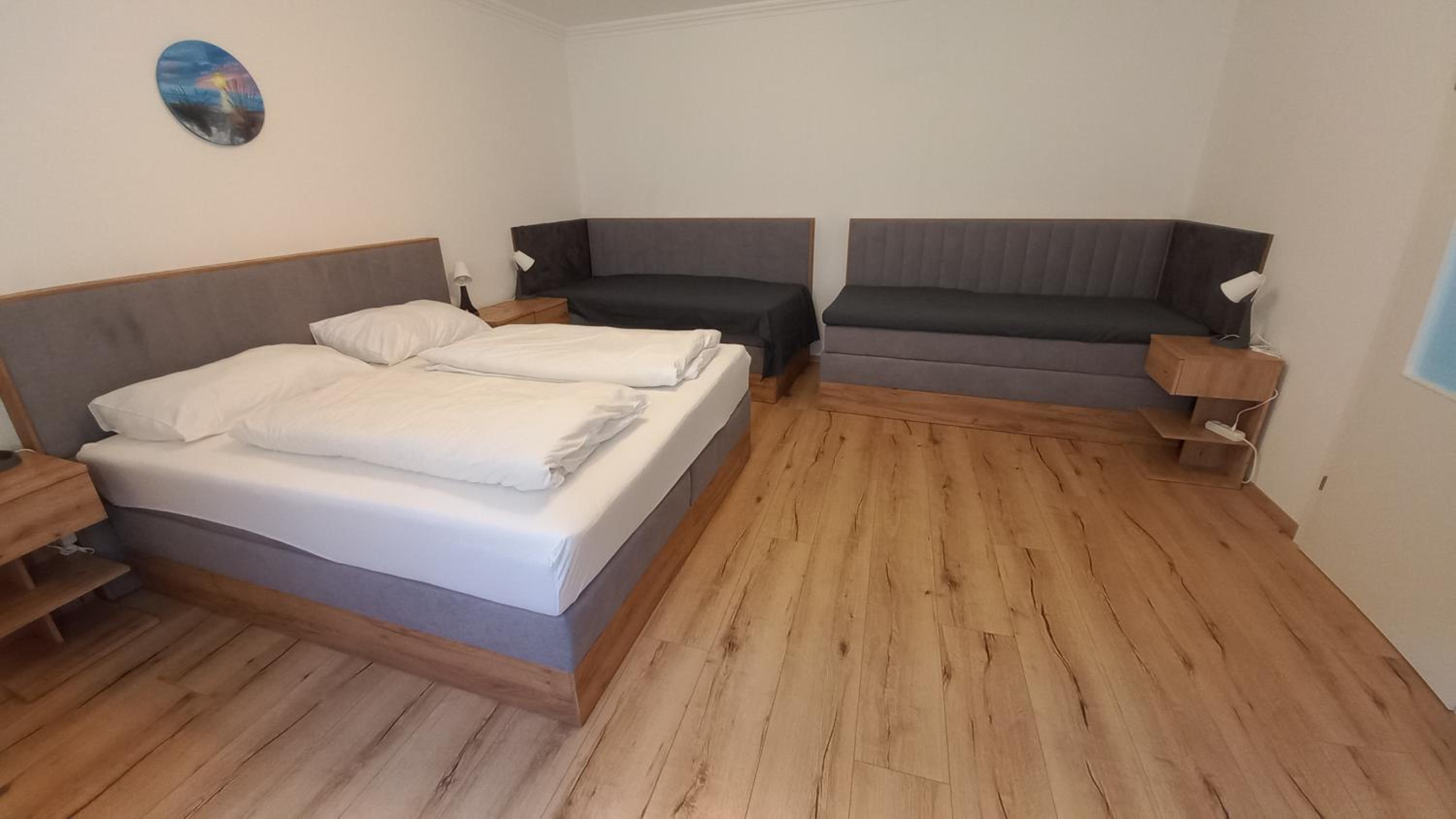 One-Bedroom Apartment photo 1