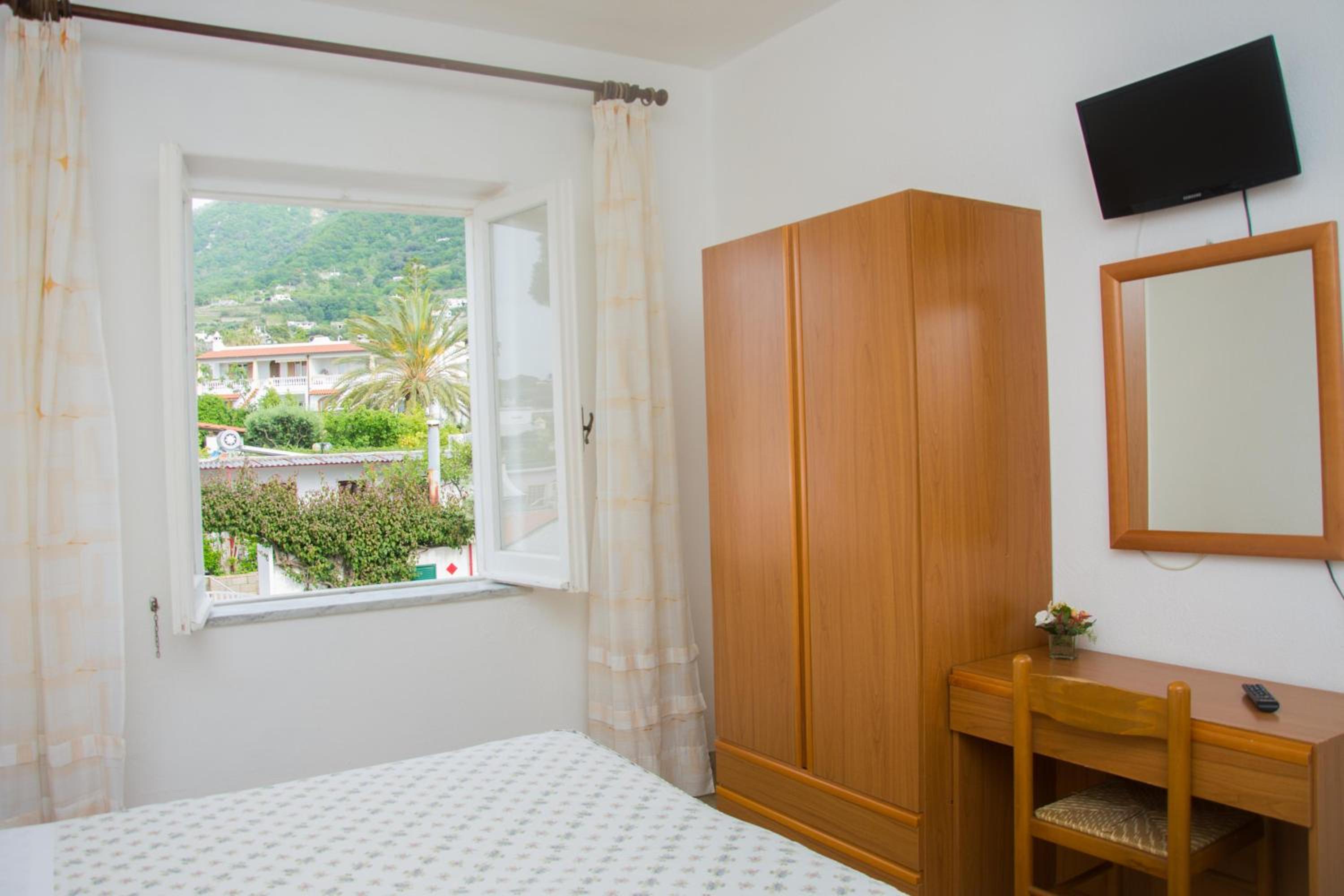 Double Room with Mountain View - Photo 1