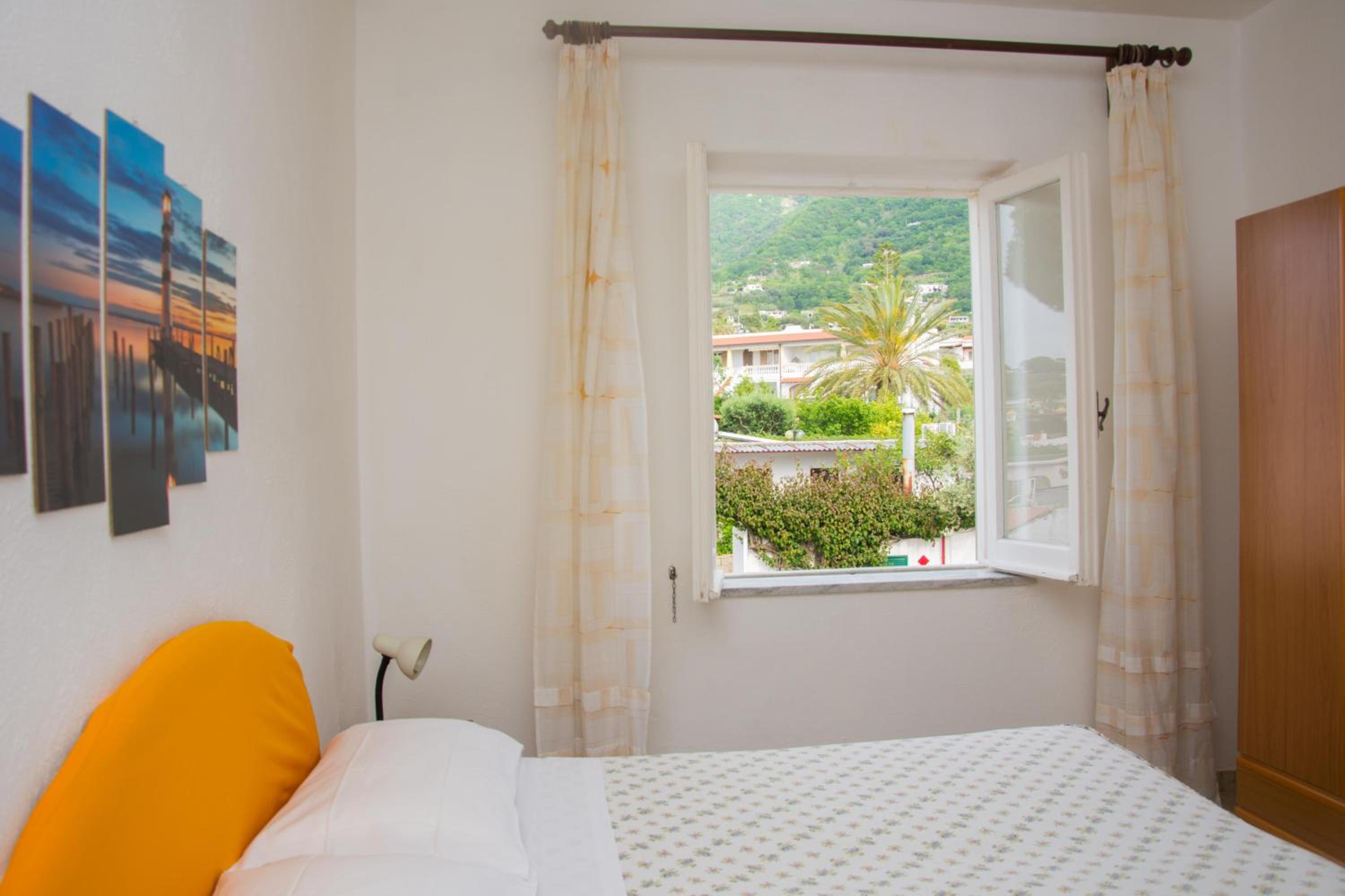 Double Room with Mountain View - Photo 3