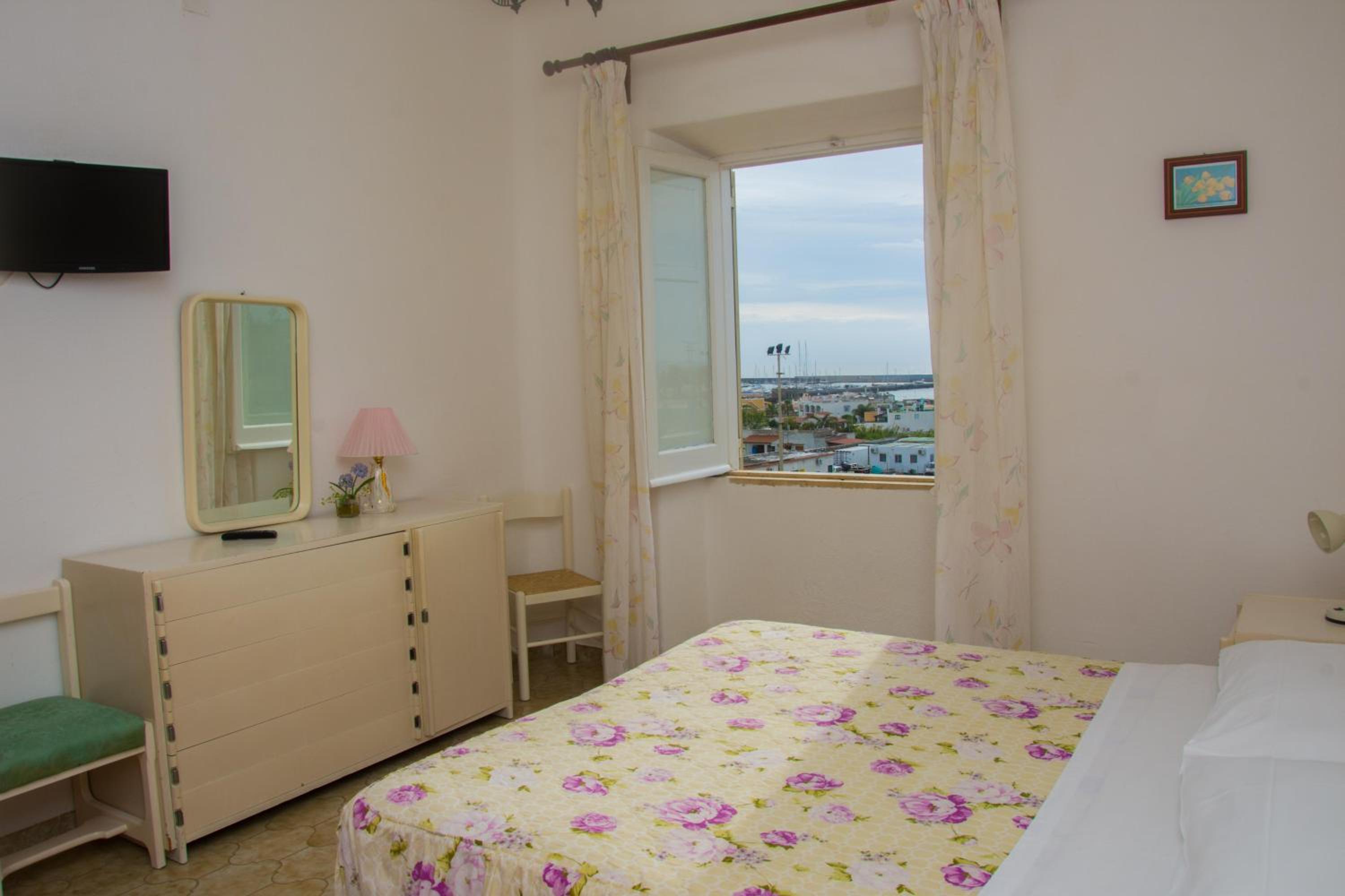 Double Room with Sea View - Photo 1