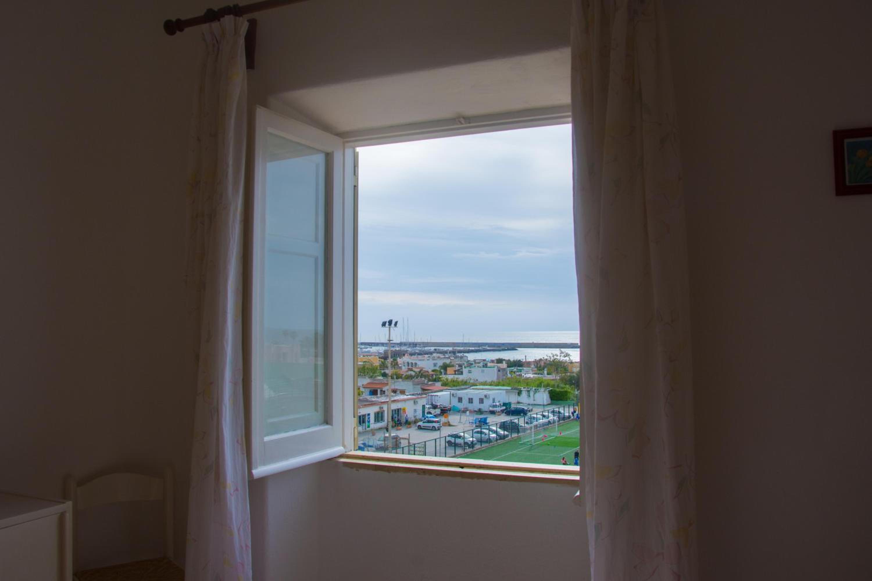 Double Room with Sea View - Photo 3