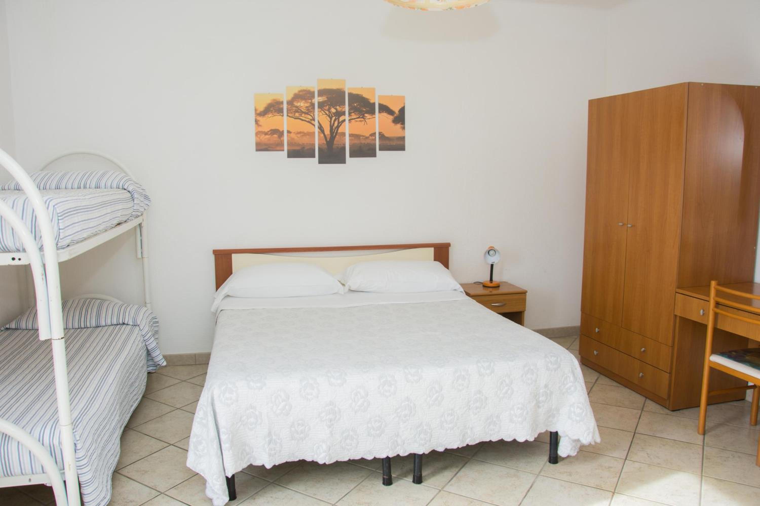 Deluxe Double Room with Balcony and Sea View - Photo 8