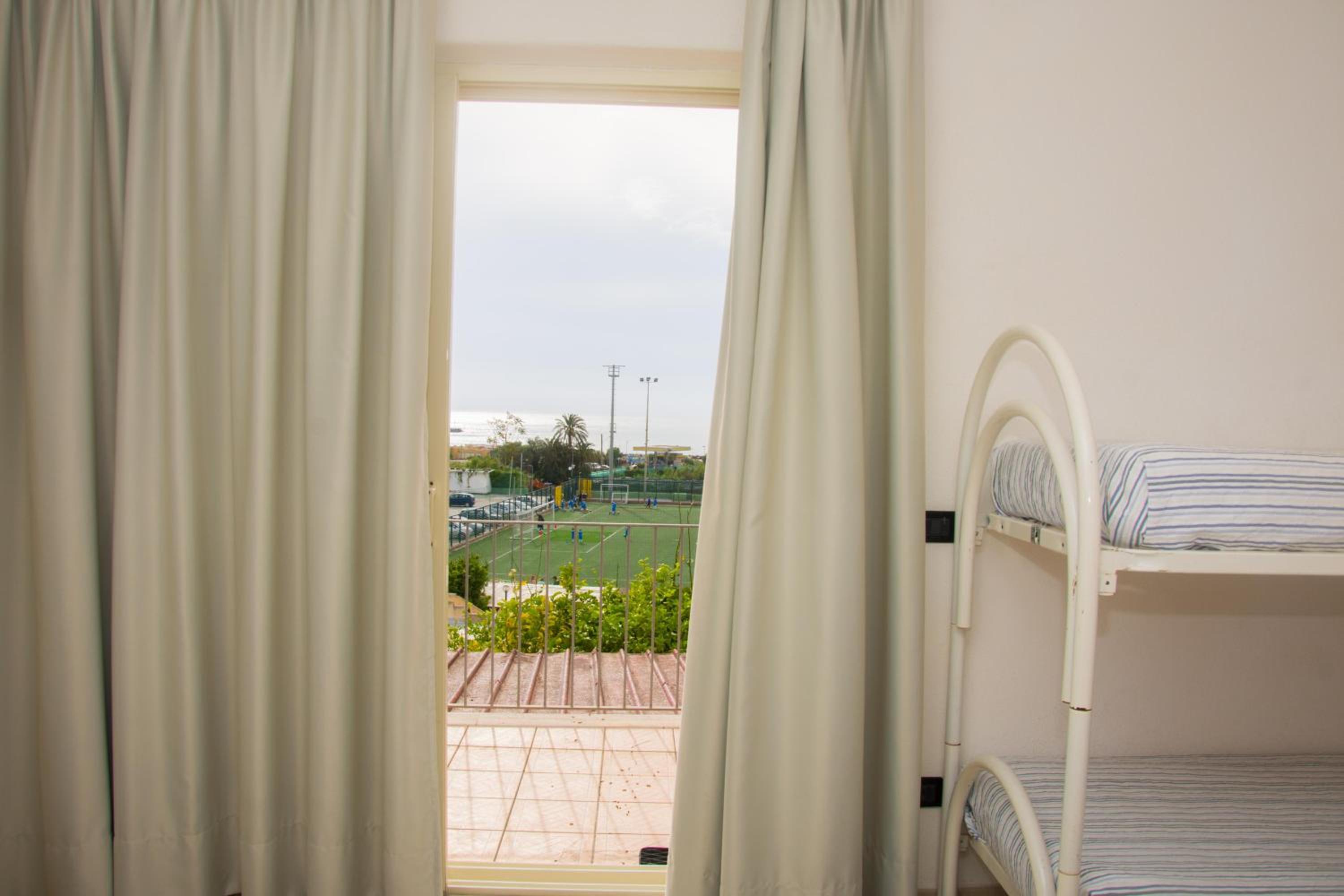 Deluxe Double Room with Balcony and Sea View - Photo 6