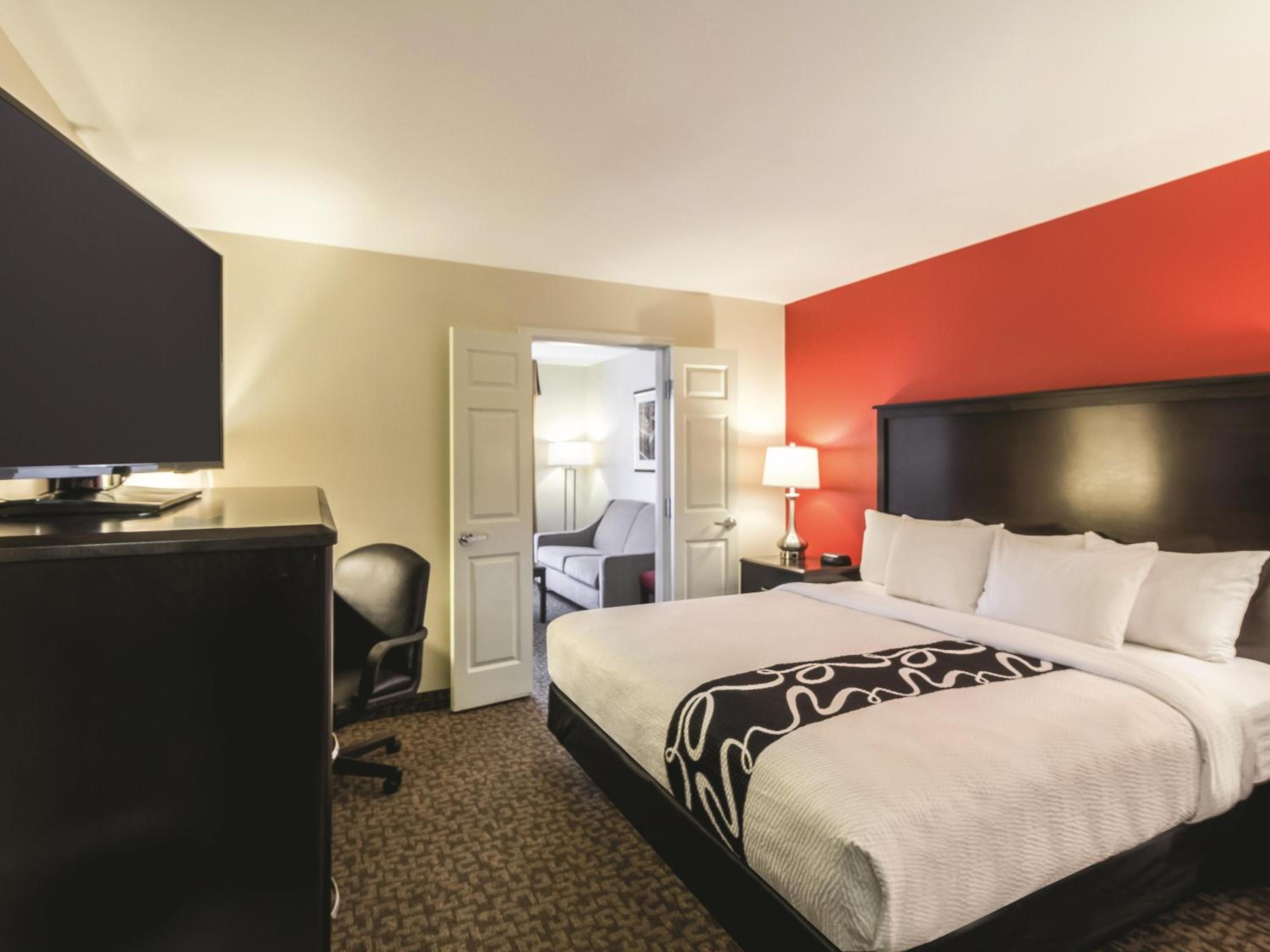 One-Bedroom King Suite - Non-Smoking