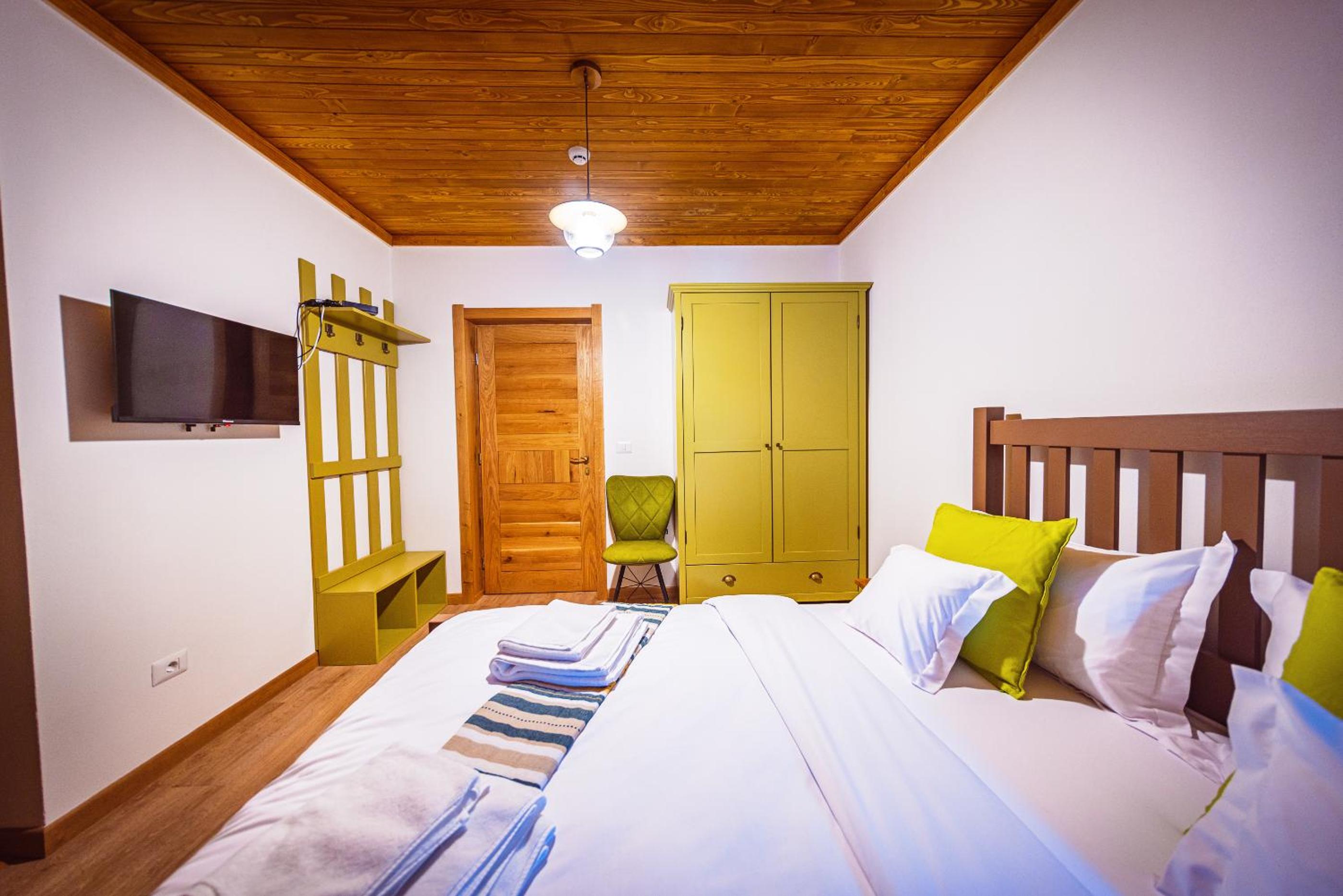 Deluxe Double Room - Photo 10