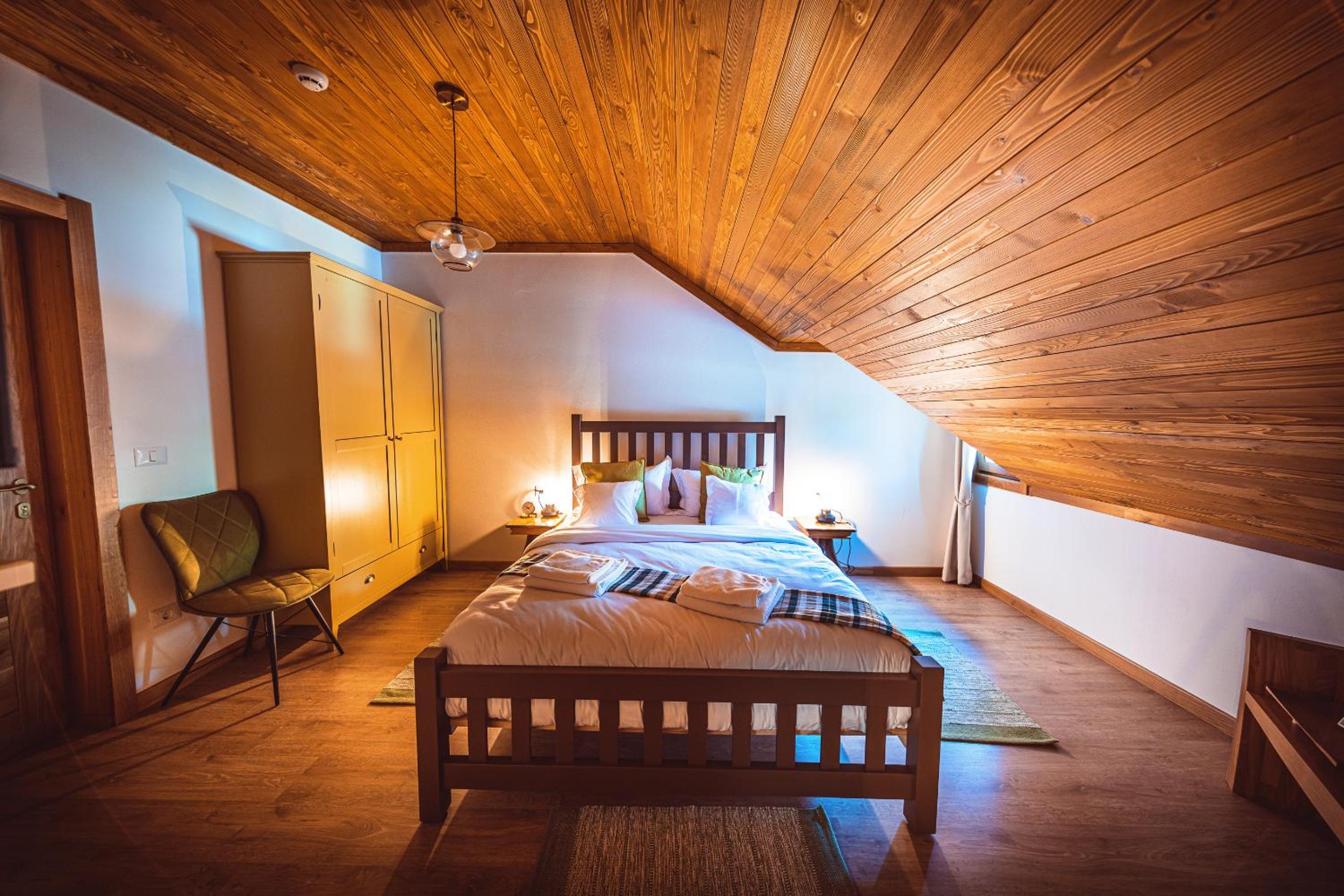 Deluxe Double Room - Photo 15