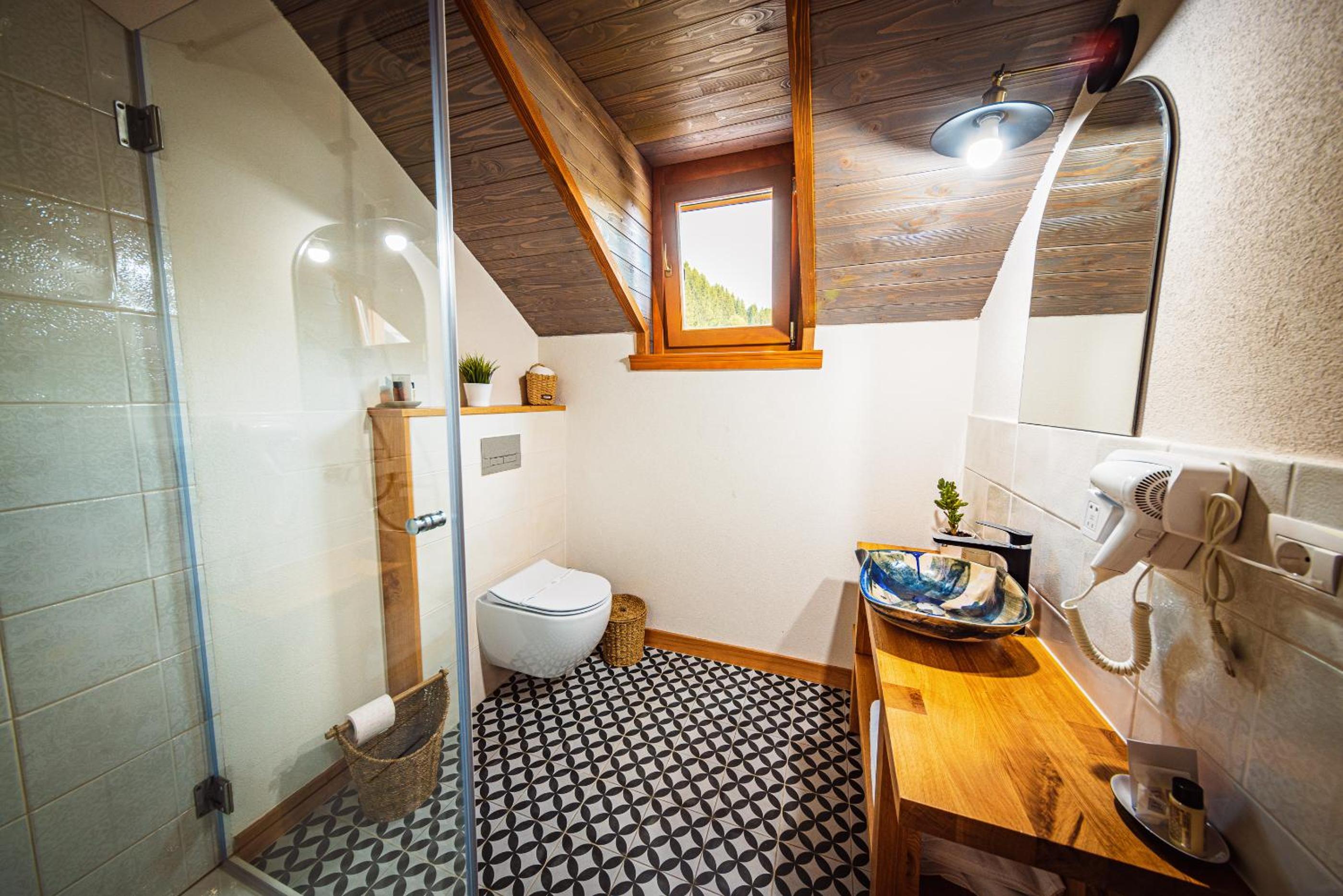 Deluxe Double Room - Photo 14