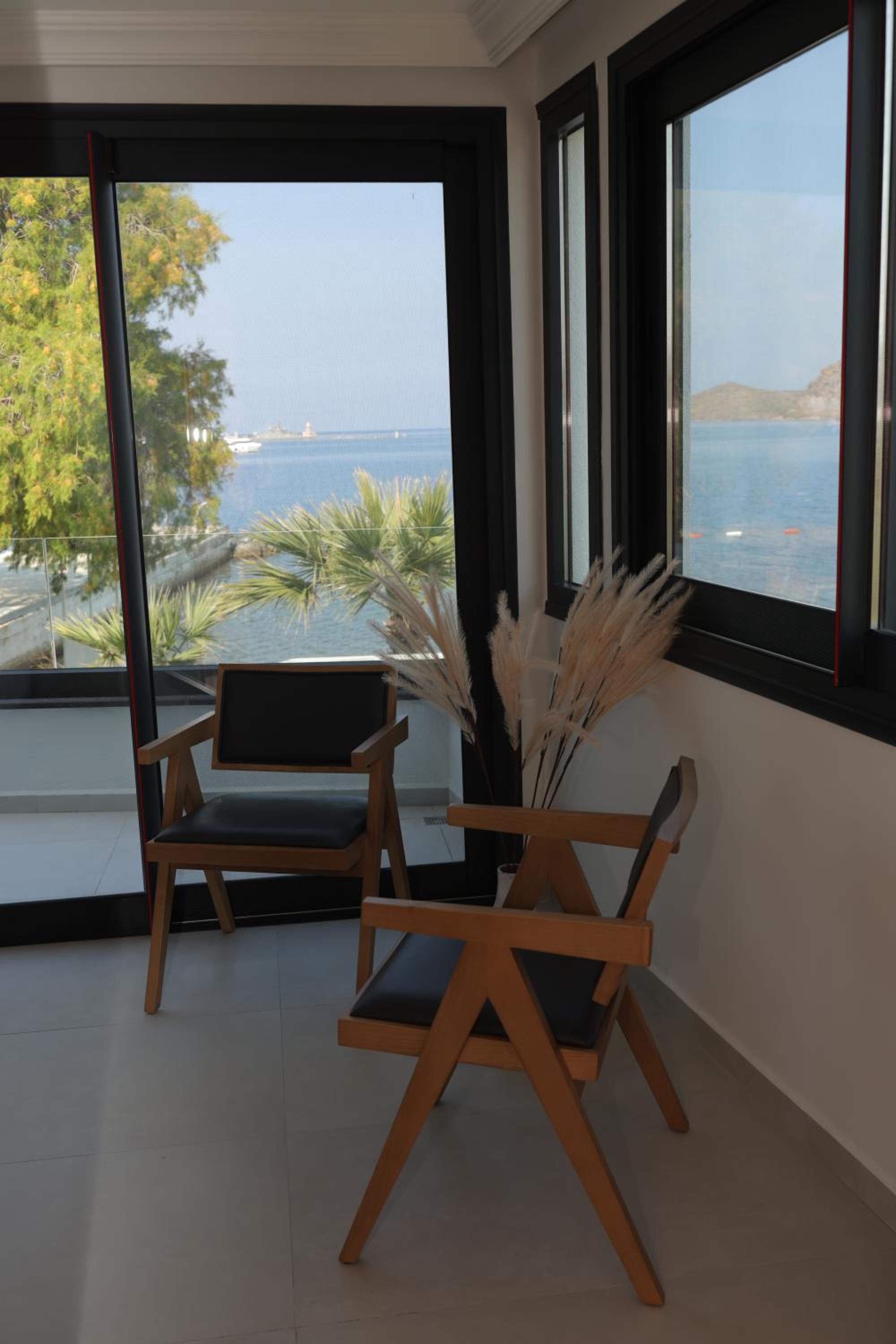 Deluxe Double Room with Sea View photo 2