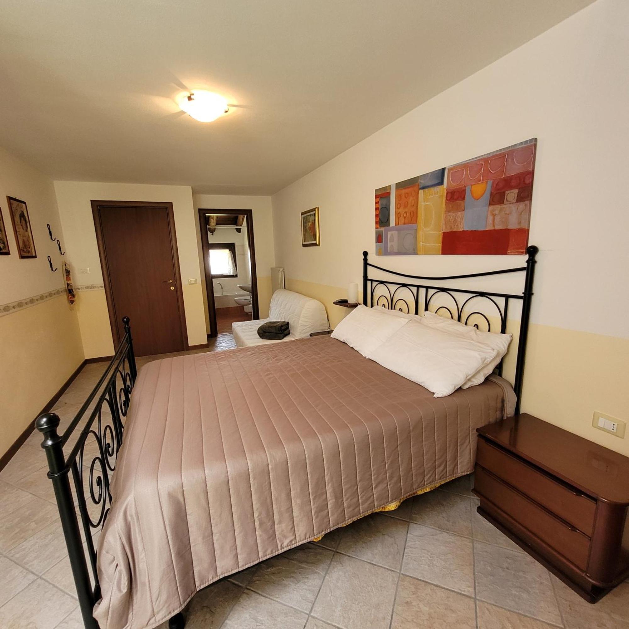 Two-Bedroom Apartment with Mountain View photo 2