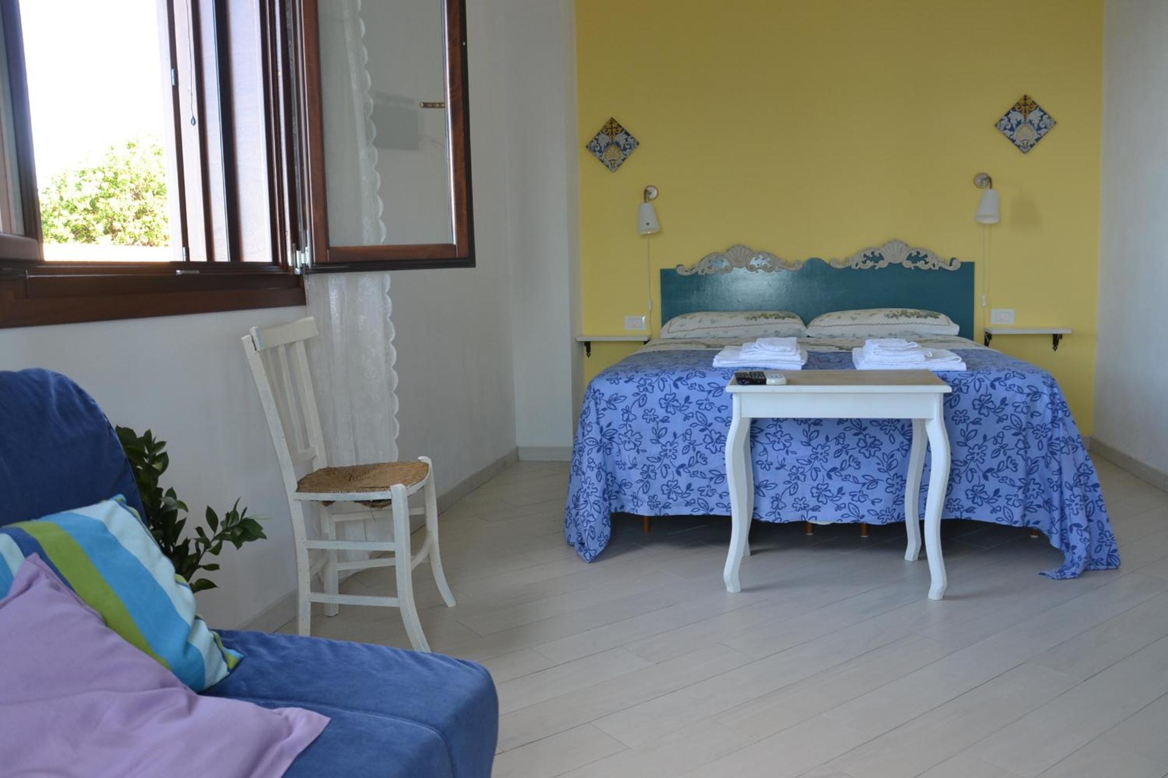 Deluxe Double Room (2 Adults + 1 Child)
