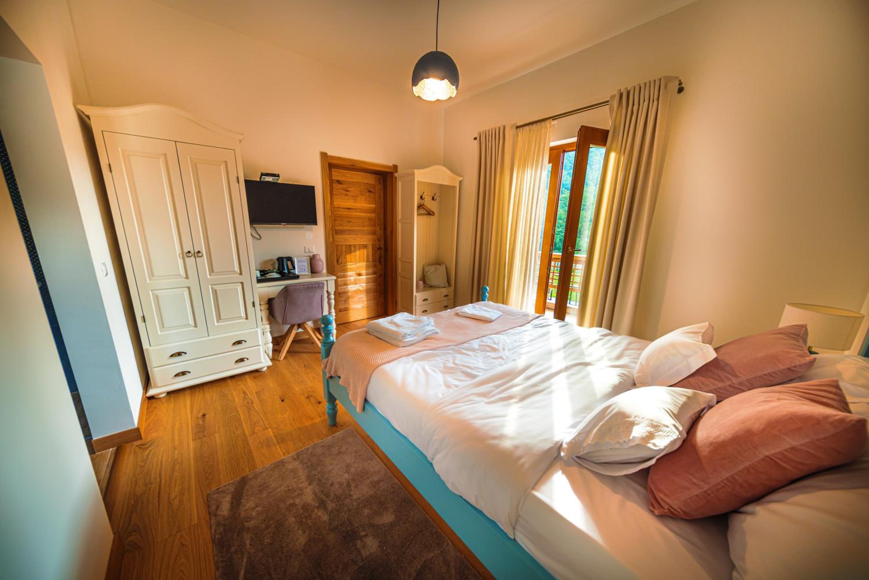 Double Room - Photo 15