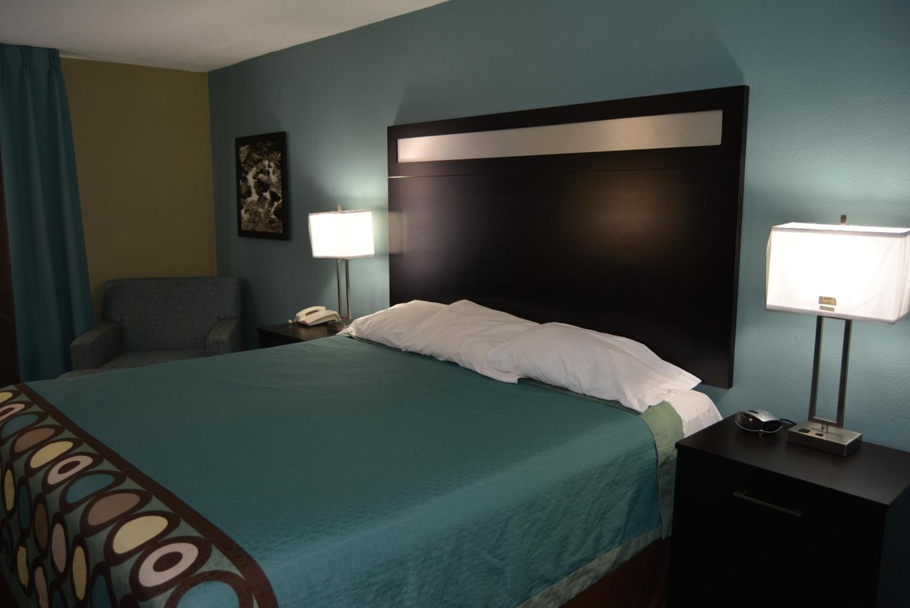 King Room - Non-Smoking photo 1