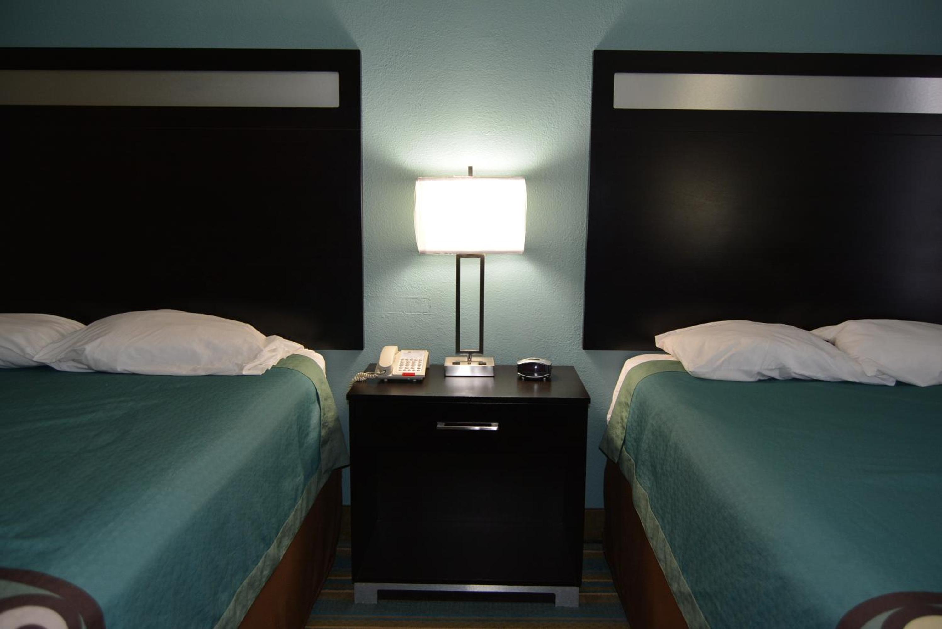 Queen Room With Two Queen Beds - Non-Smoking photo 1