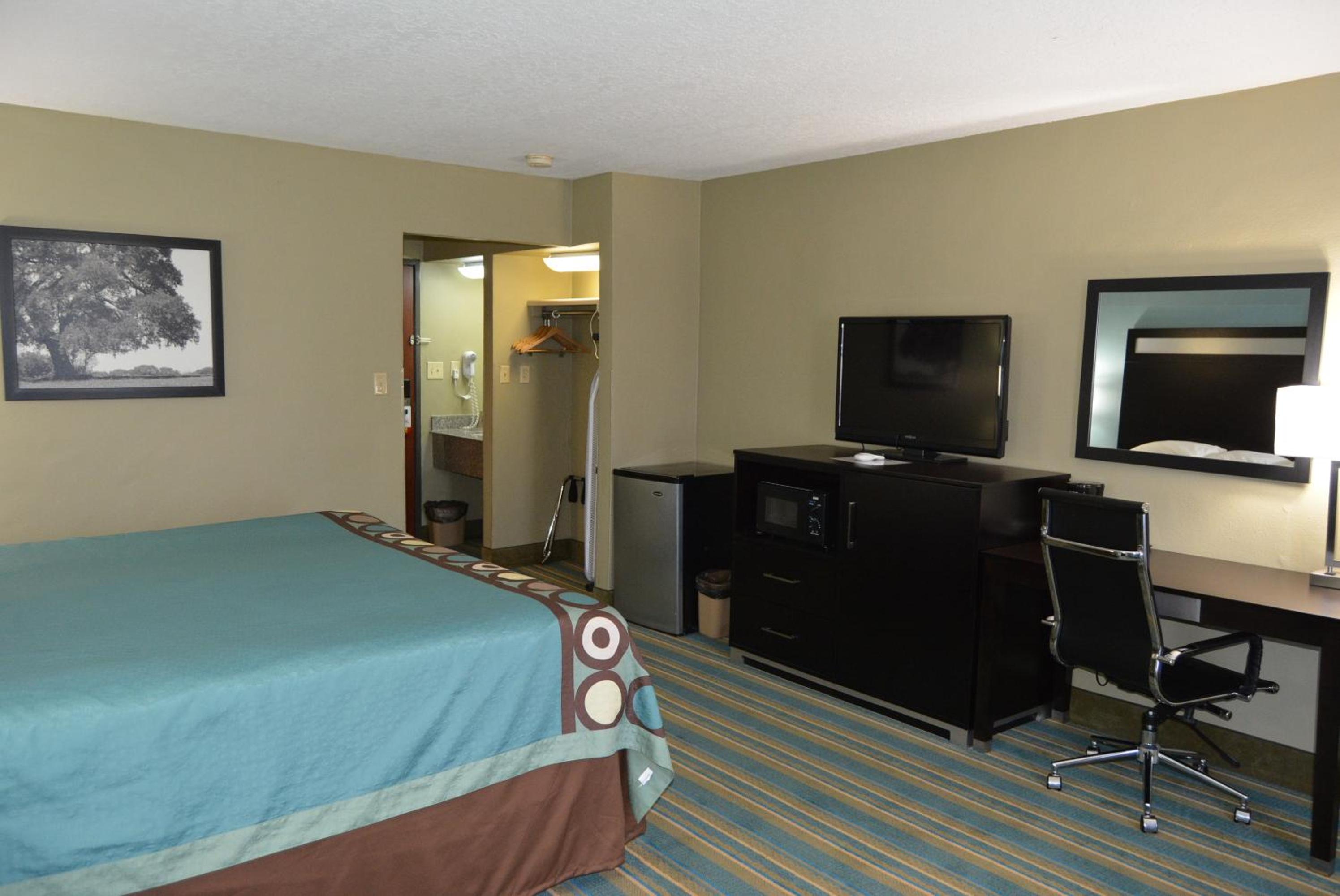 King Room - Mobility Access/Non-Smoking photo 1