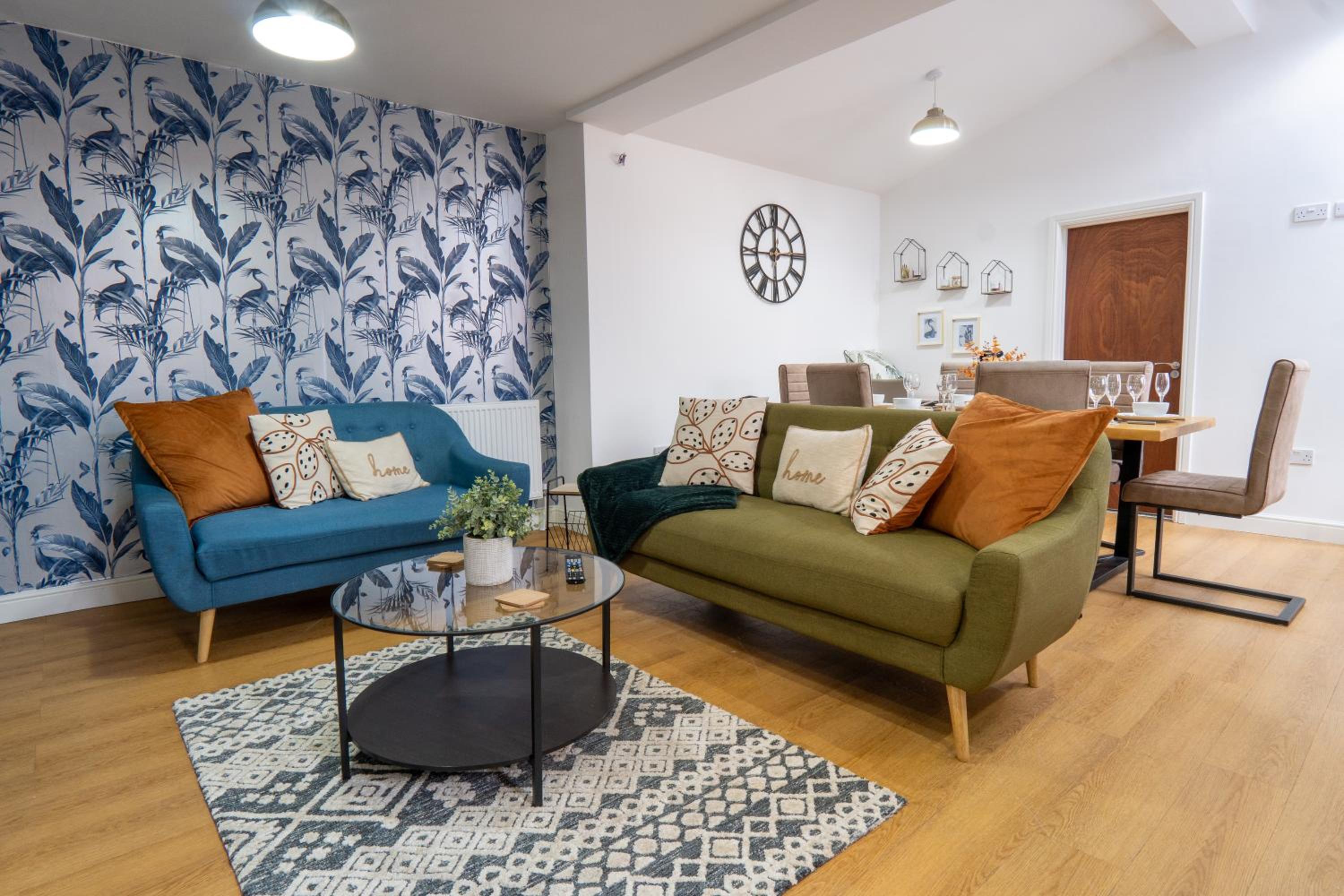 Seven-Bedroom House photo 1