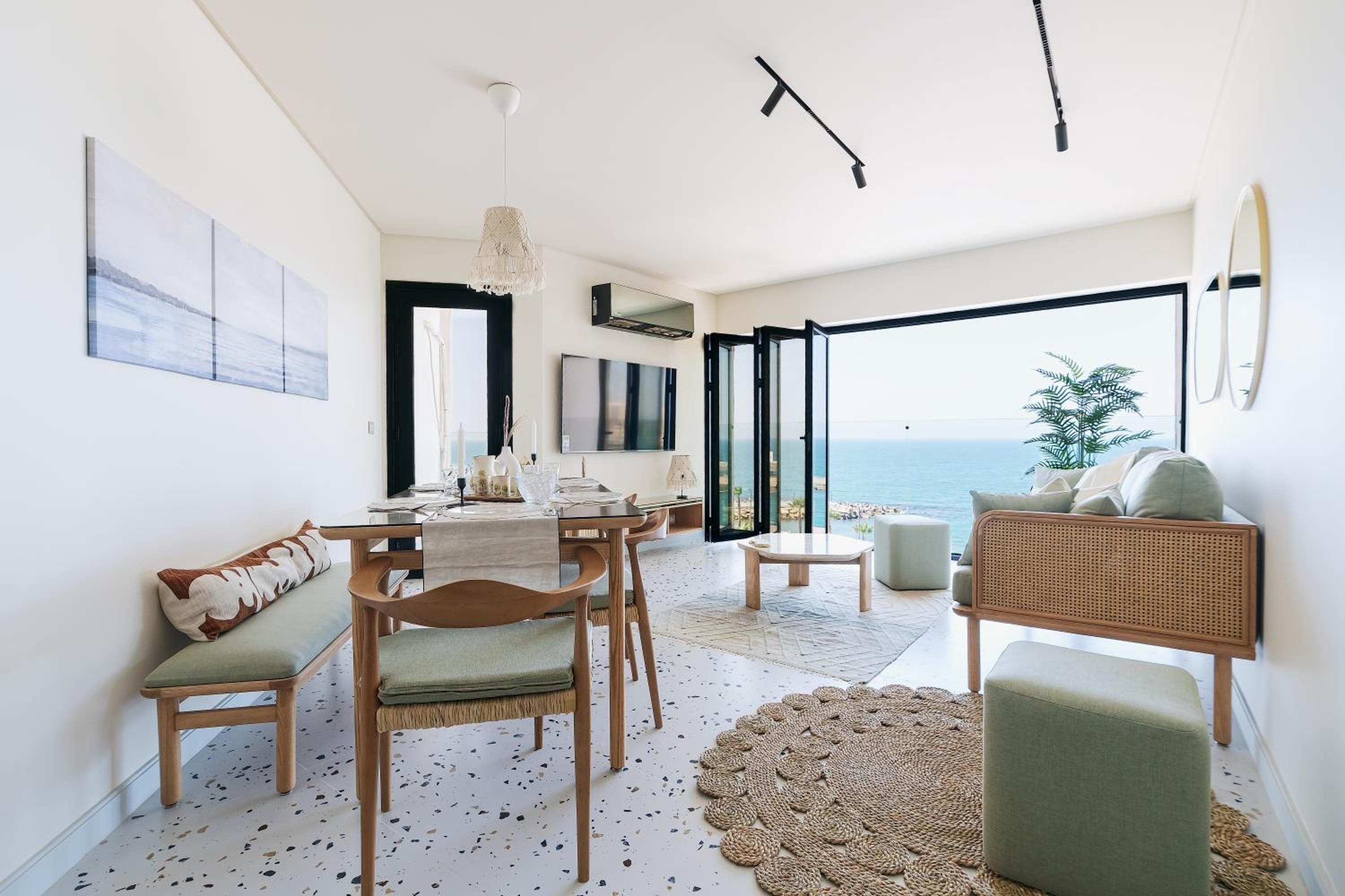 Two-Bedroom Apartment with Balcony and Sea View photo 2