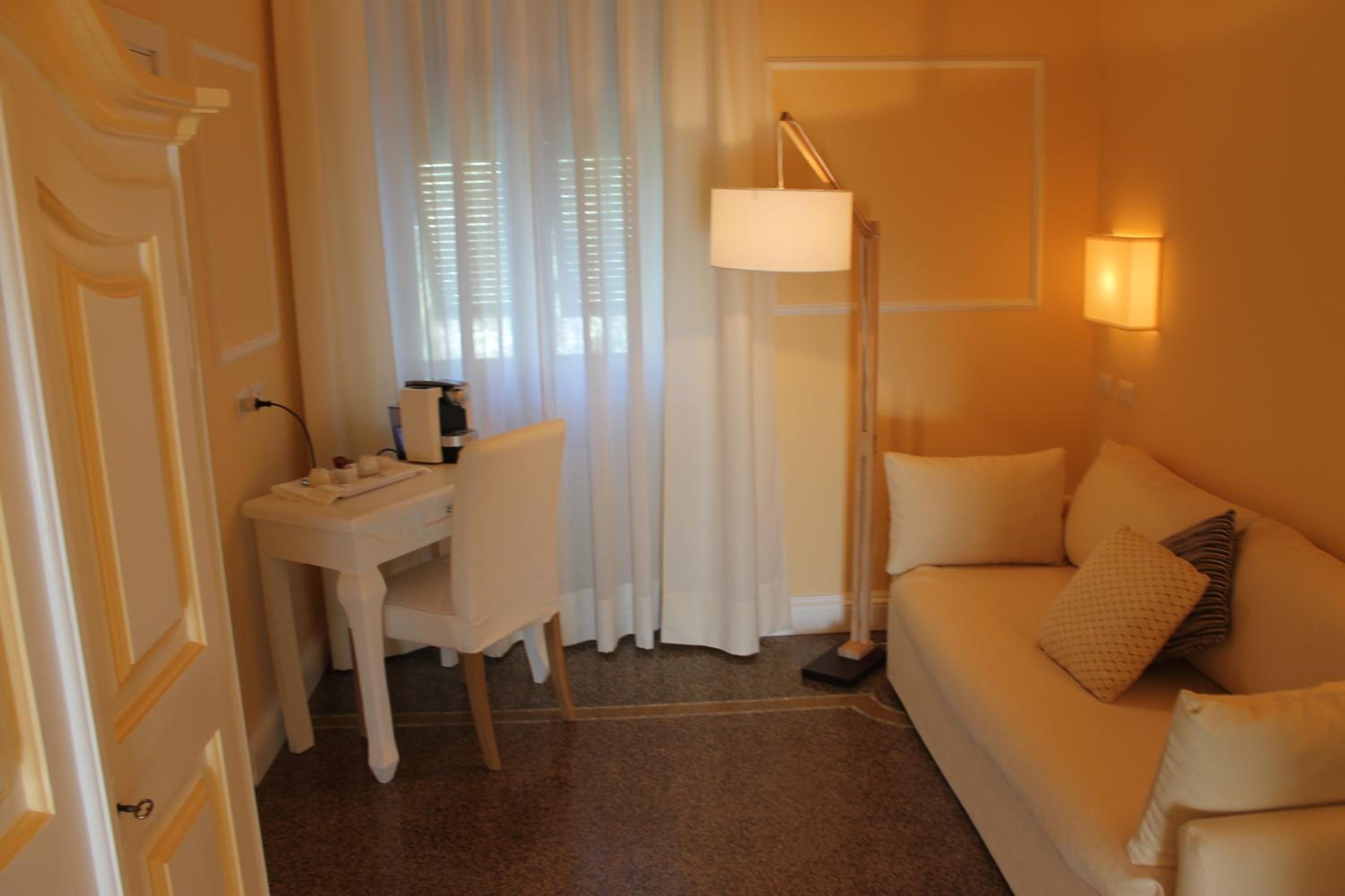 Junior Suite with Sea View photo 2
