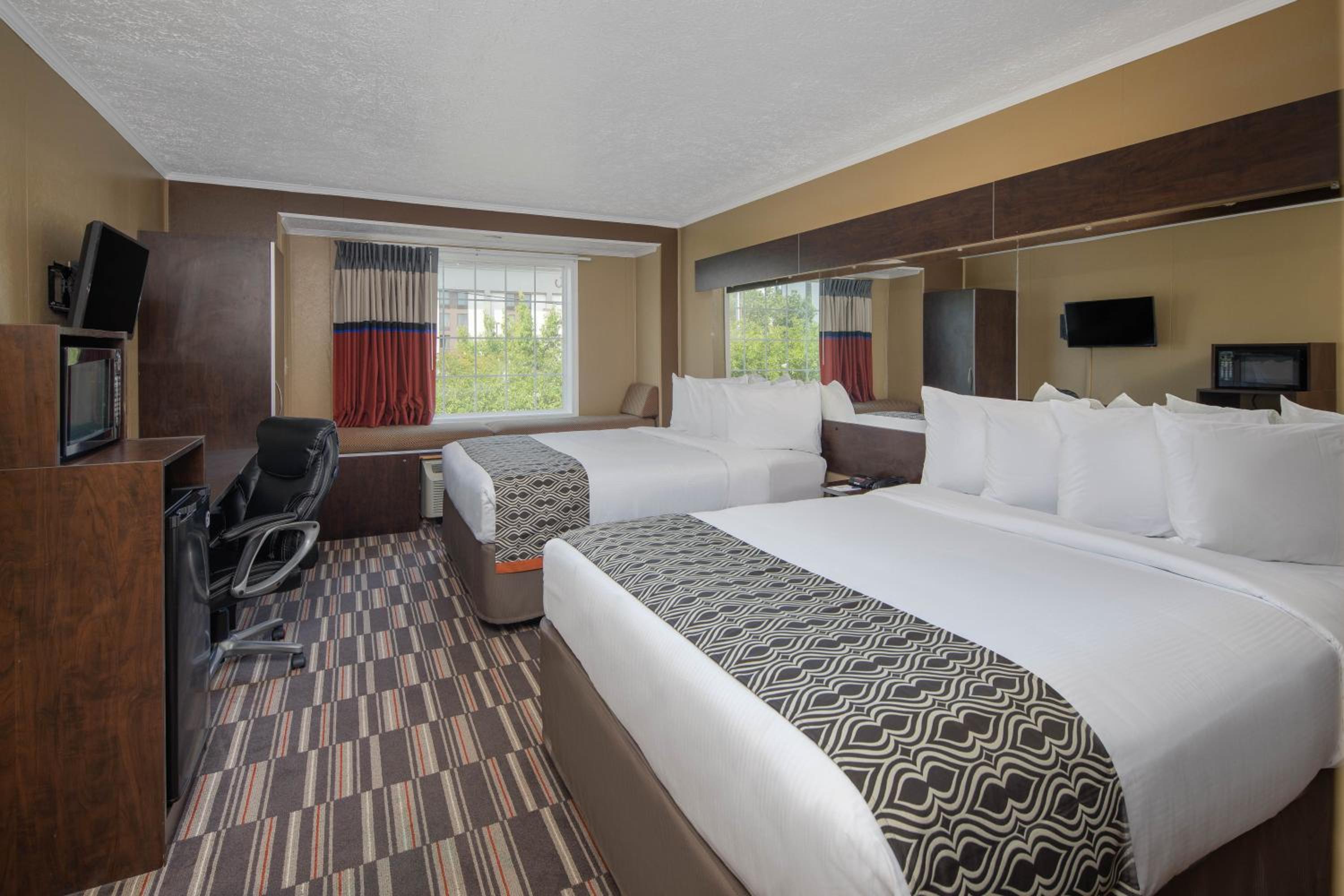 Queen Room with Two Queen Beds - Non-Smoking - Photo 1