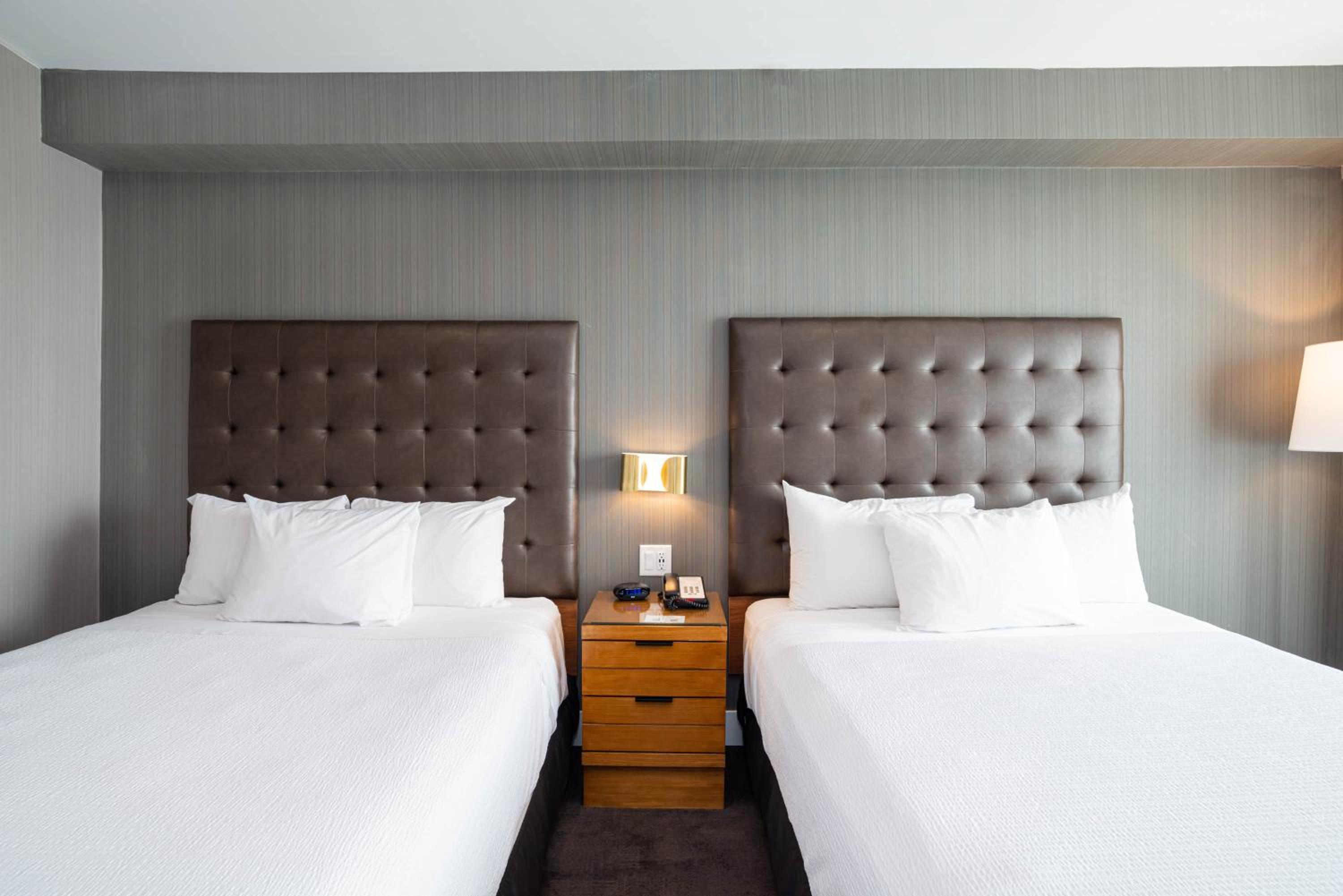 Standard Room, 2 Queen Beds thumbnail 5