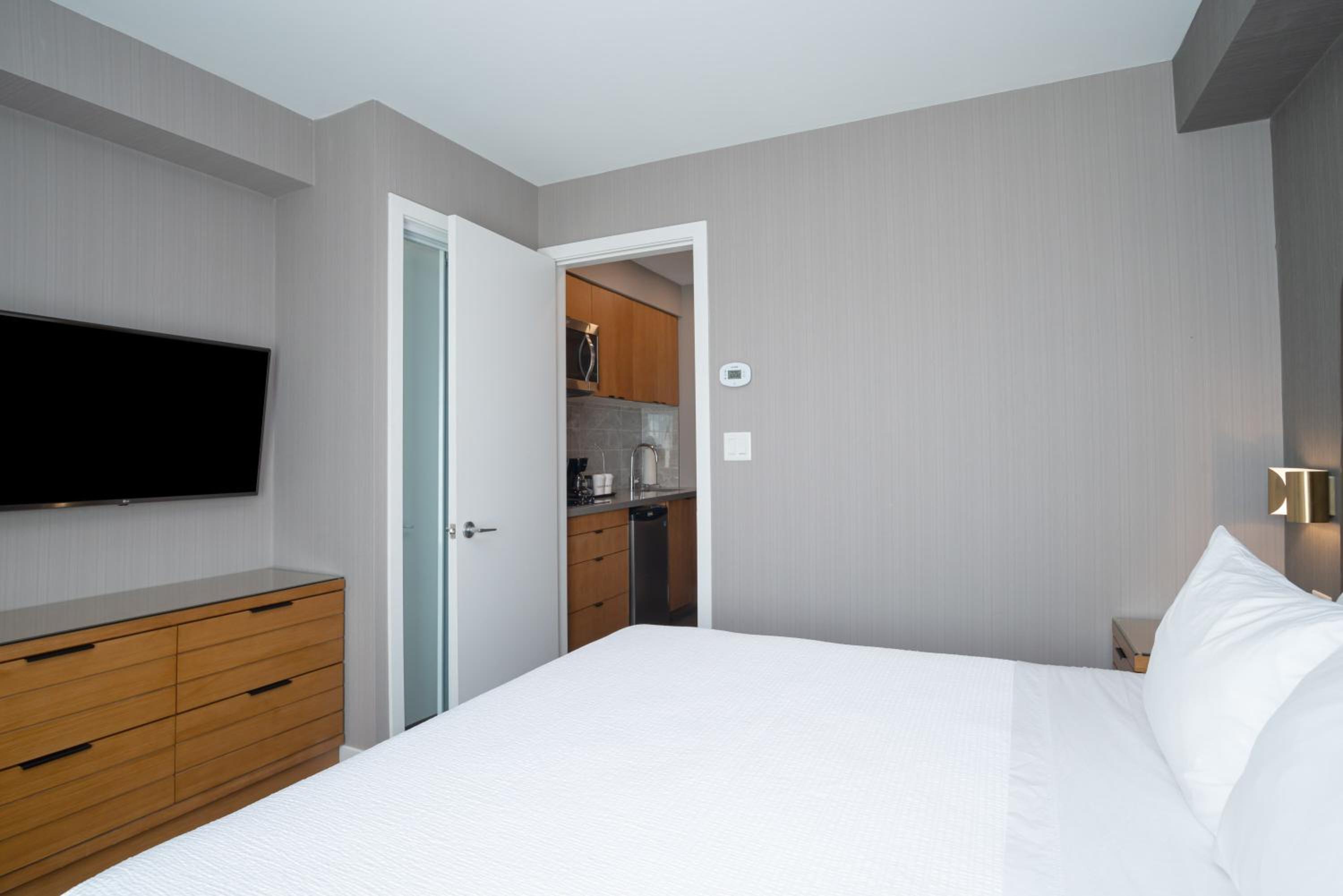 Standard Suite, 1 King Bed, Sofa Bed, Kitchenette thumbnail 5