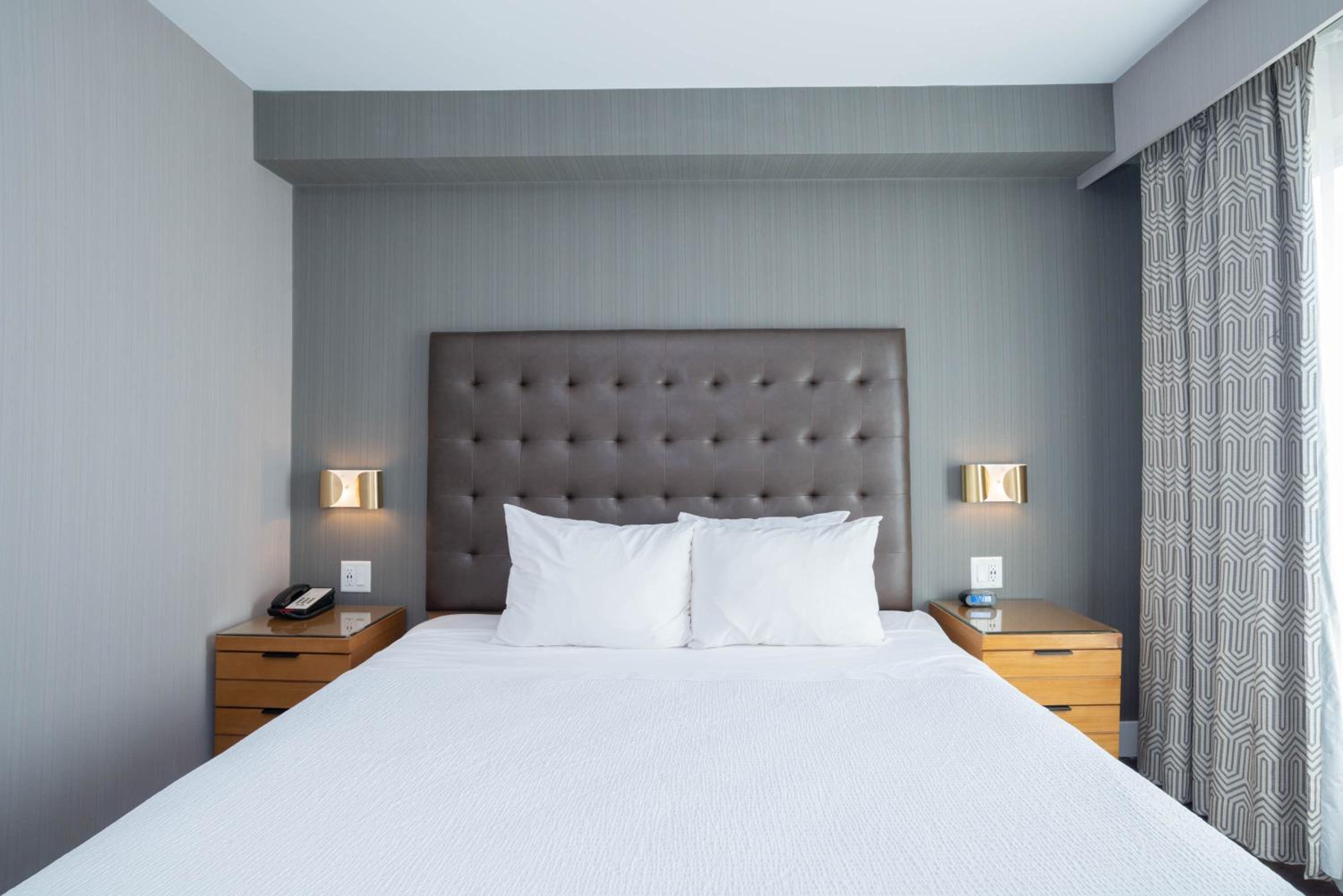 Standard Suite, 1 King Bed, Sofa Bed, Kitchenette