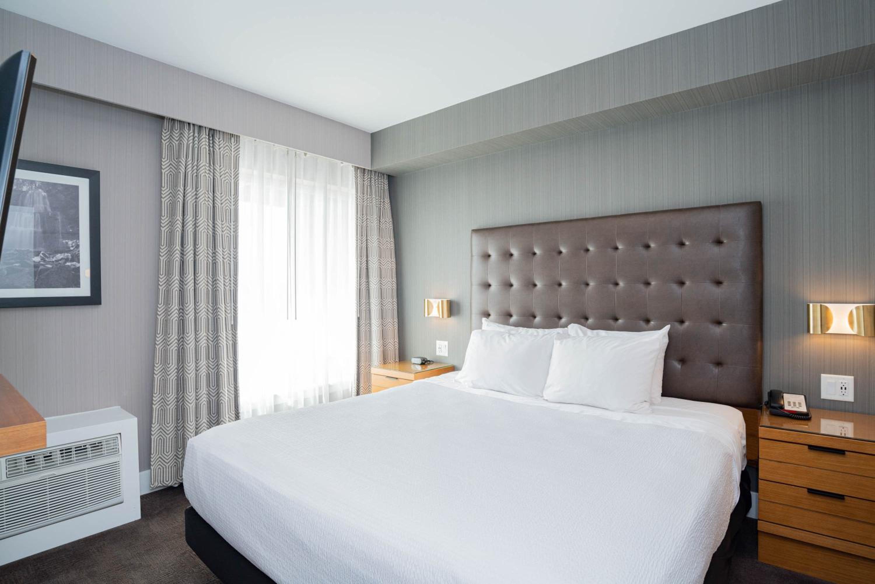 Standard Suite, 1 King Bed, Kitchen