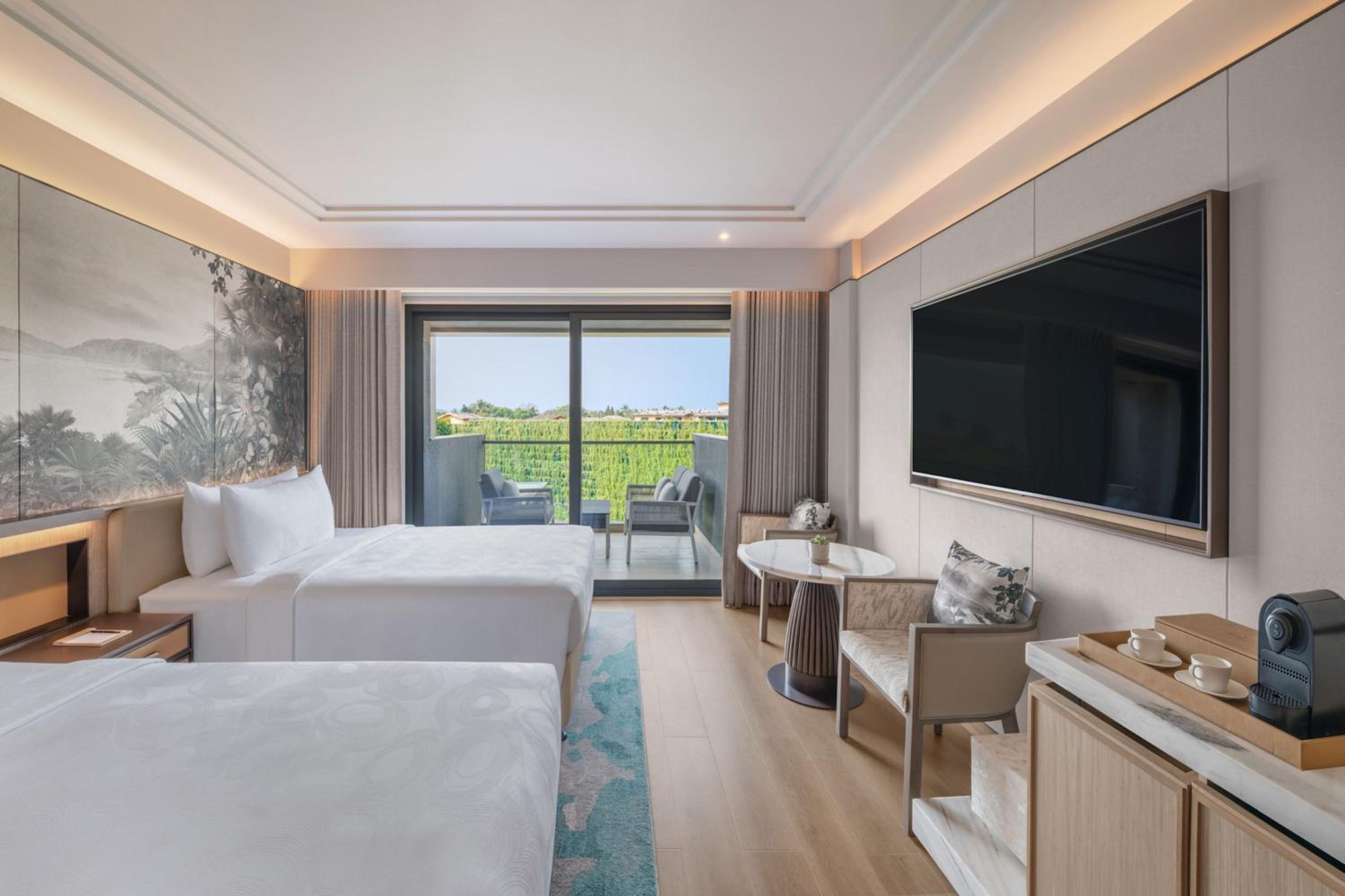 Luxury Tropical Twin Room with Balcony and Forest View - Photo 5