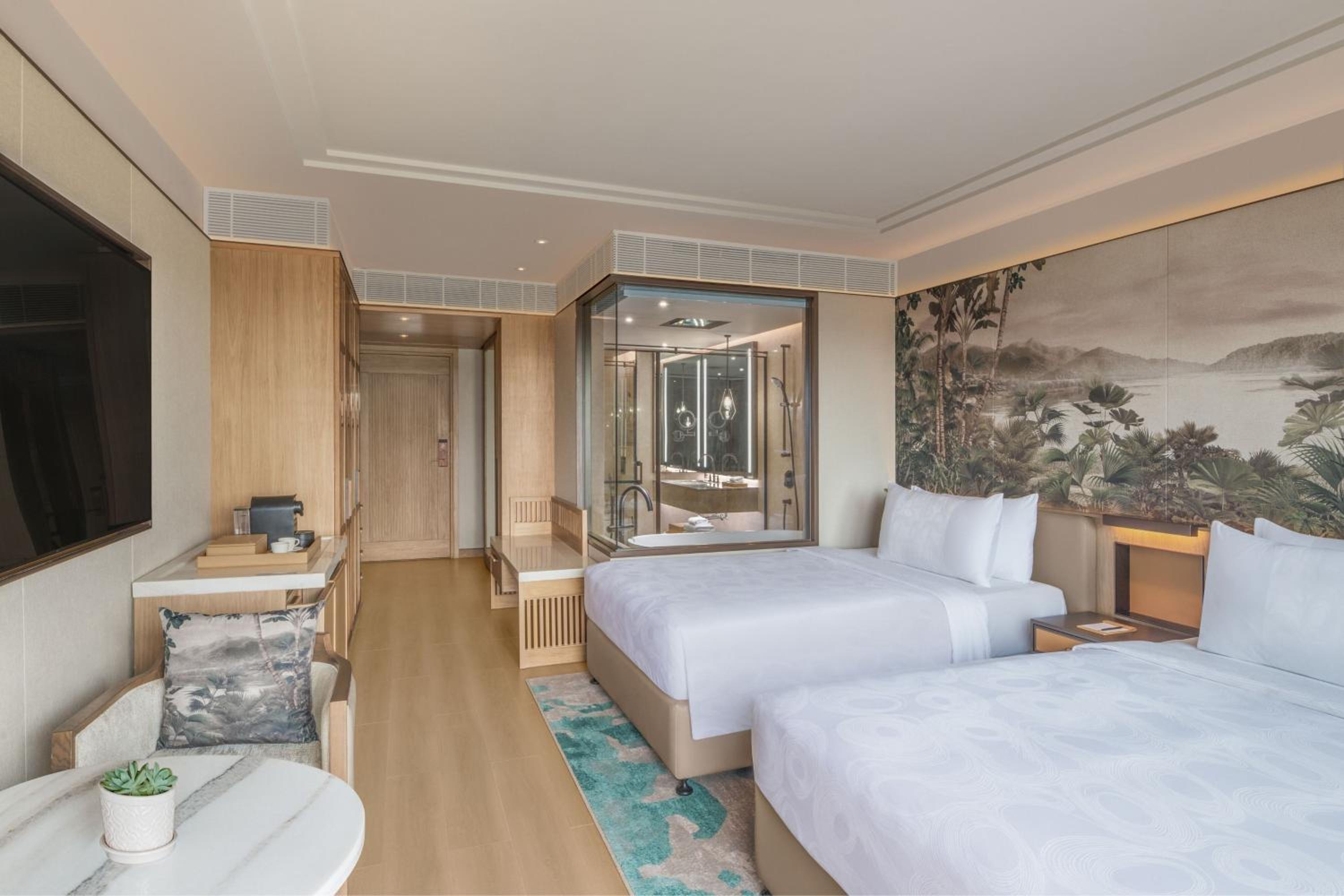 Luxury Tropical Twin Room with Balcony and Forest View - Photo 6