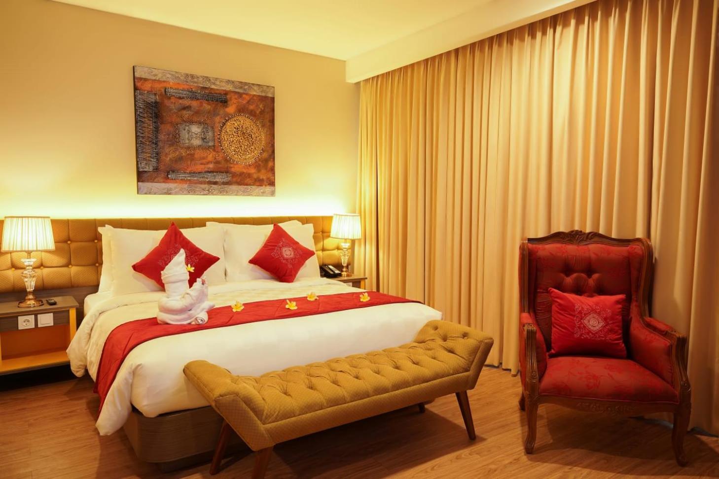 King Suite - Non-Smoking - Photo 5