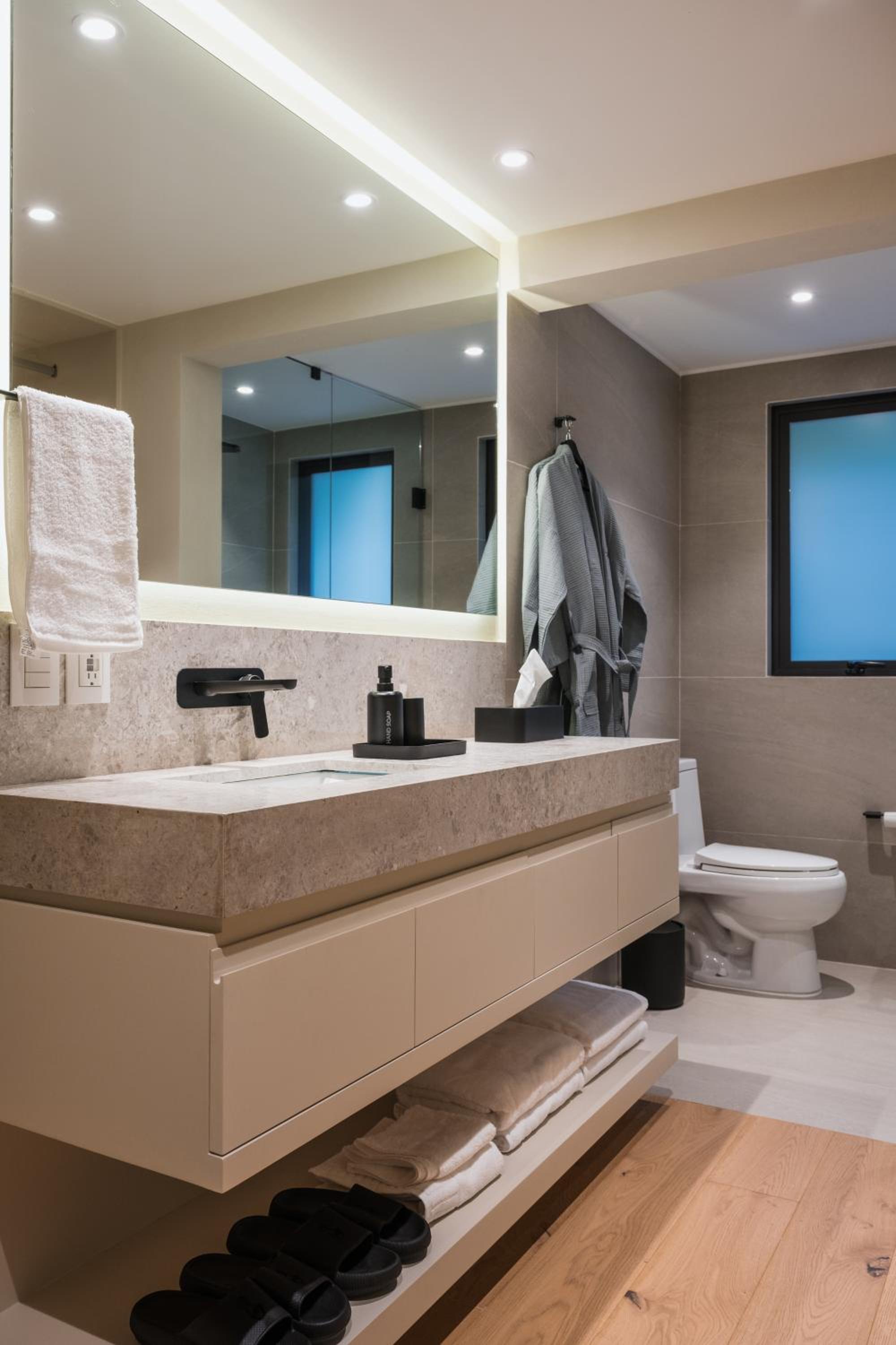 Three-Bedroom Apartment - Photo 12