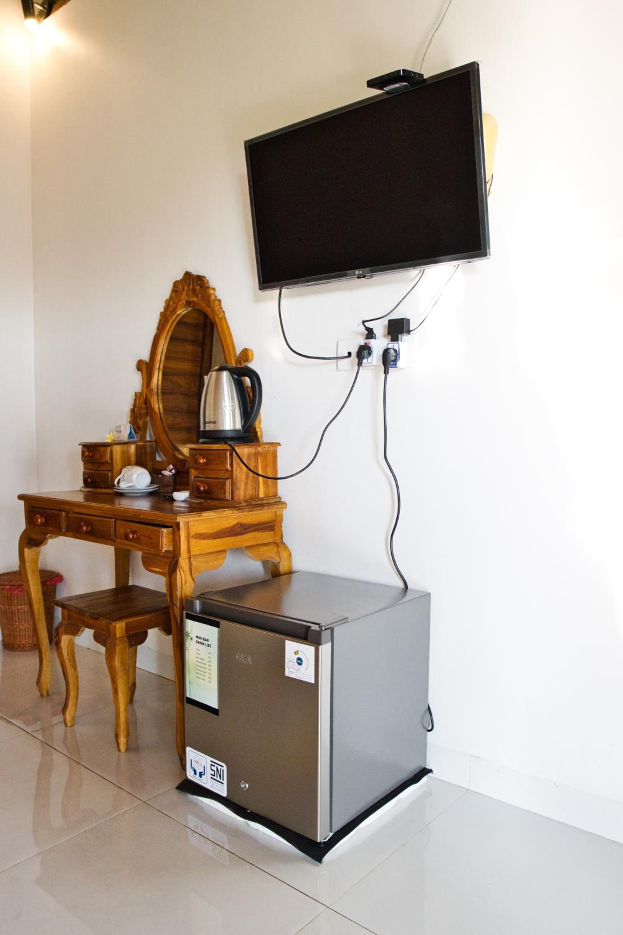 Deluxe Double Room with Balcony - Photo 12