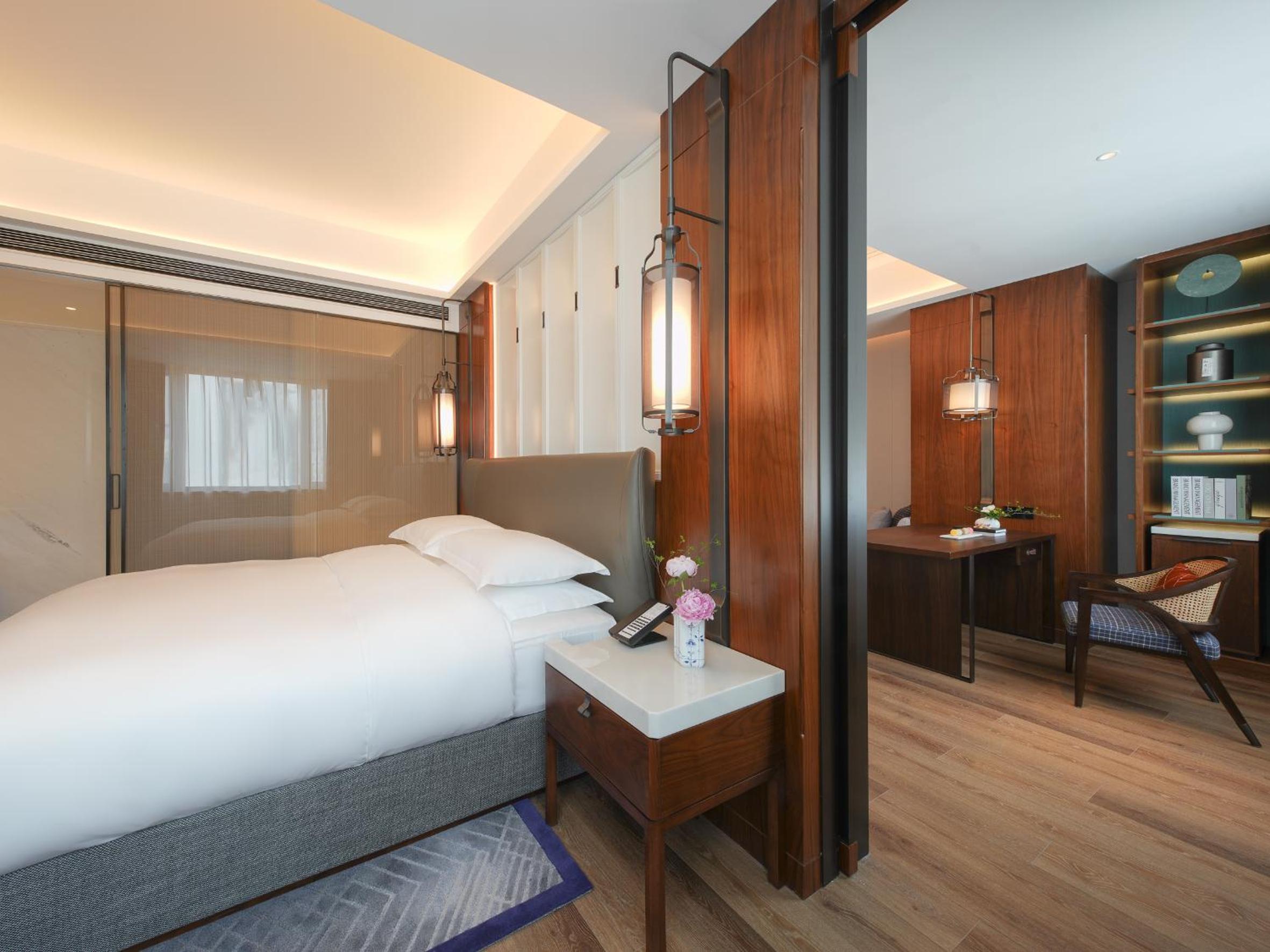 Business Suite - Photo 1