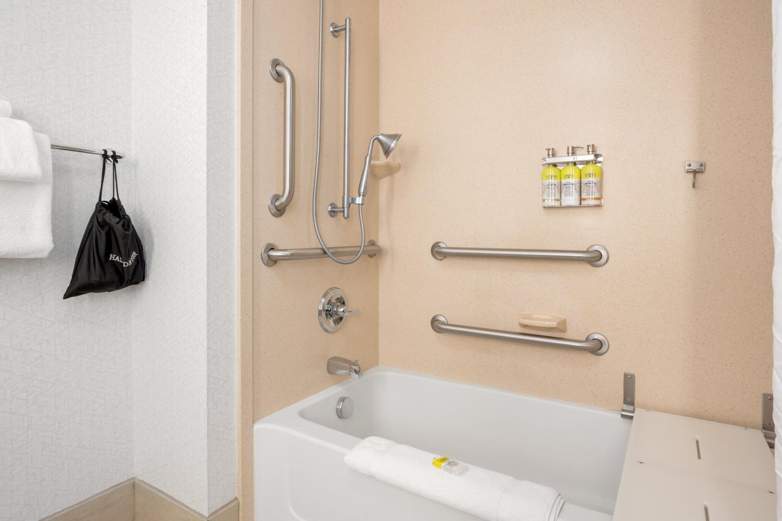 Standard King Room with Mobility Accessible Tub - Photo 3