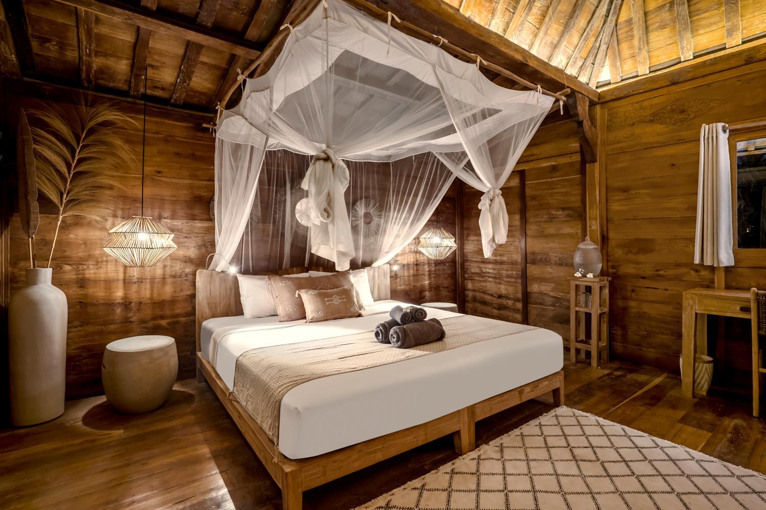 Boutique Beachfront Bungalow - Photo 2