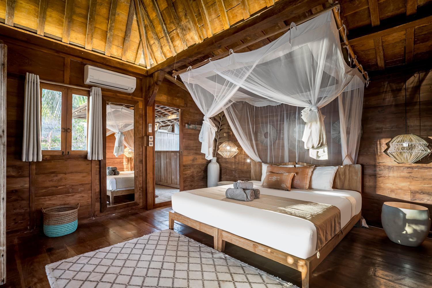 Boutique Beachfront Bungalow - Photo 1