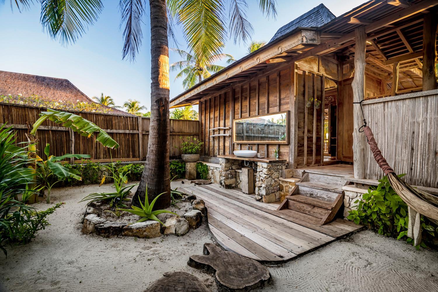 Boutique Beachfront Bungalow - Photo 5