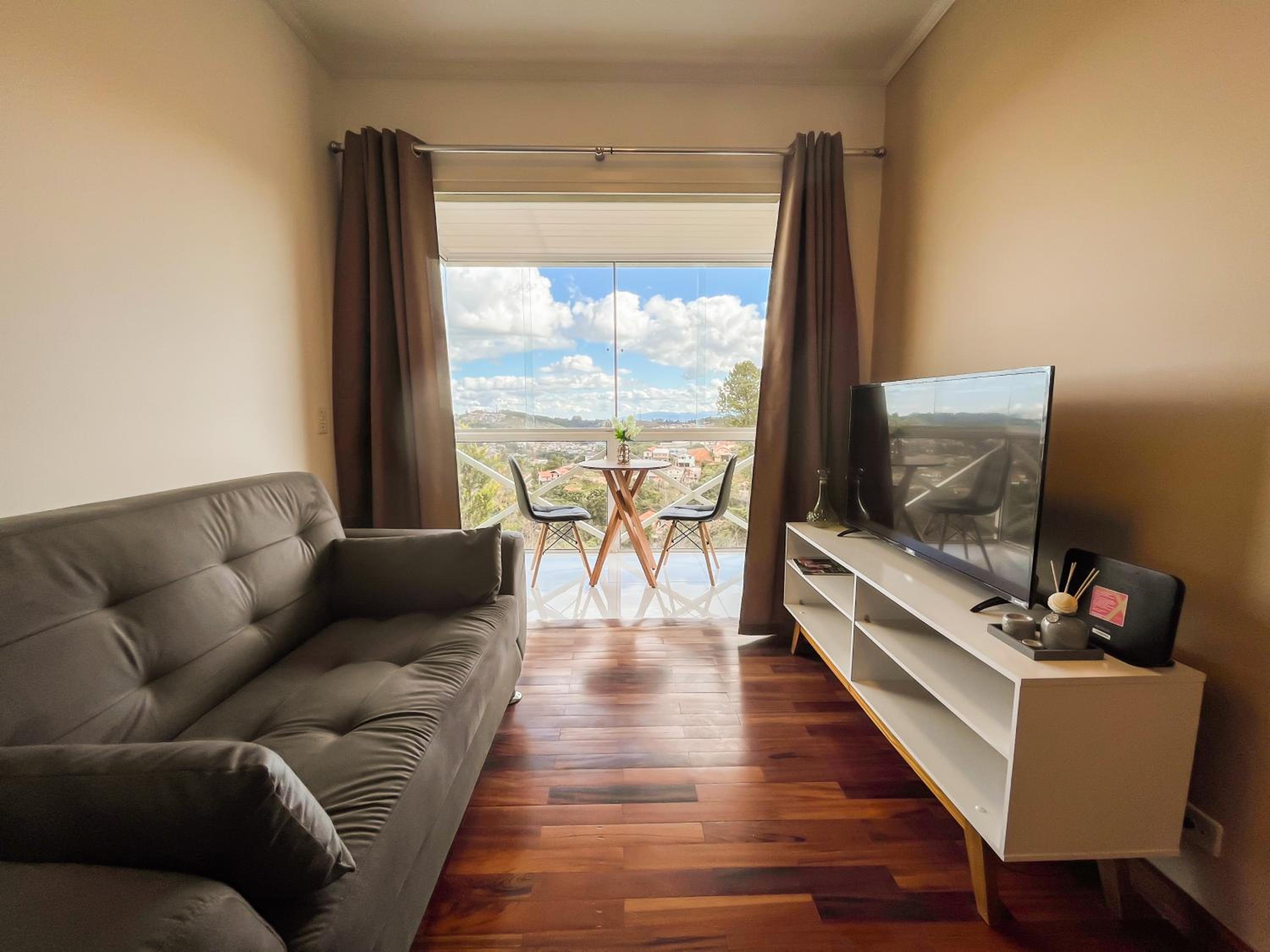 Apartment with Mountain View photo 3