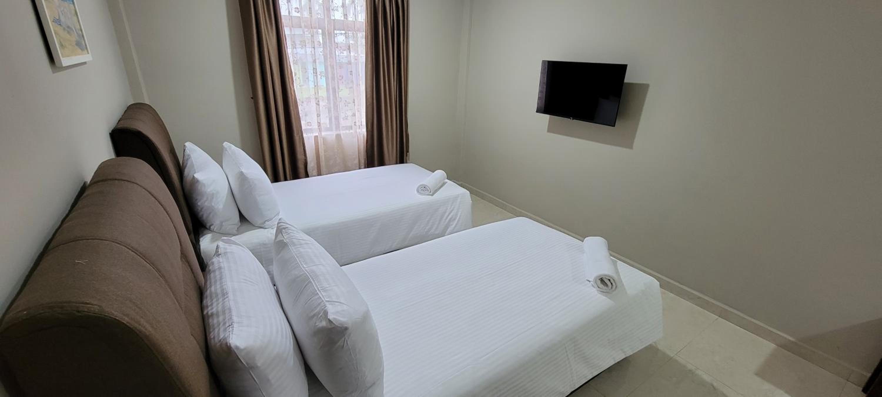 Deluxe Twin Room - Photo 3