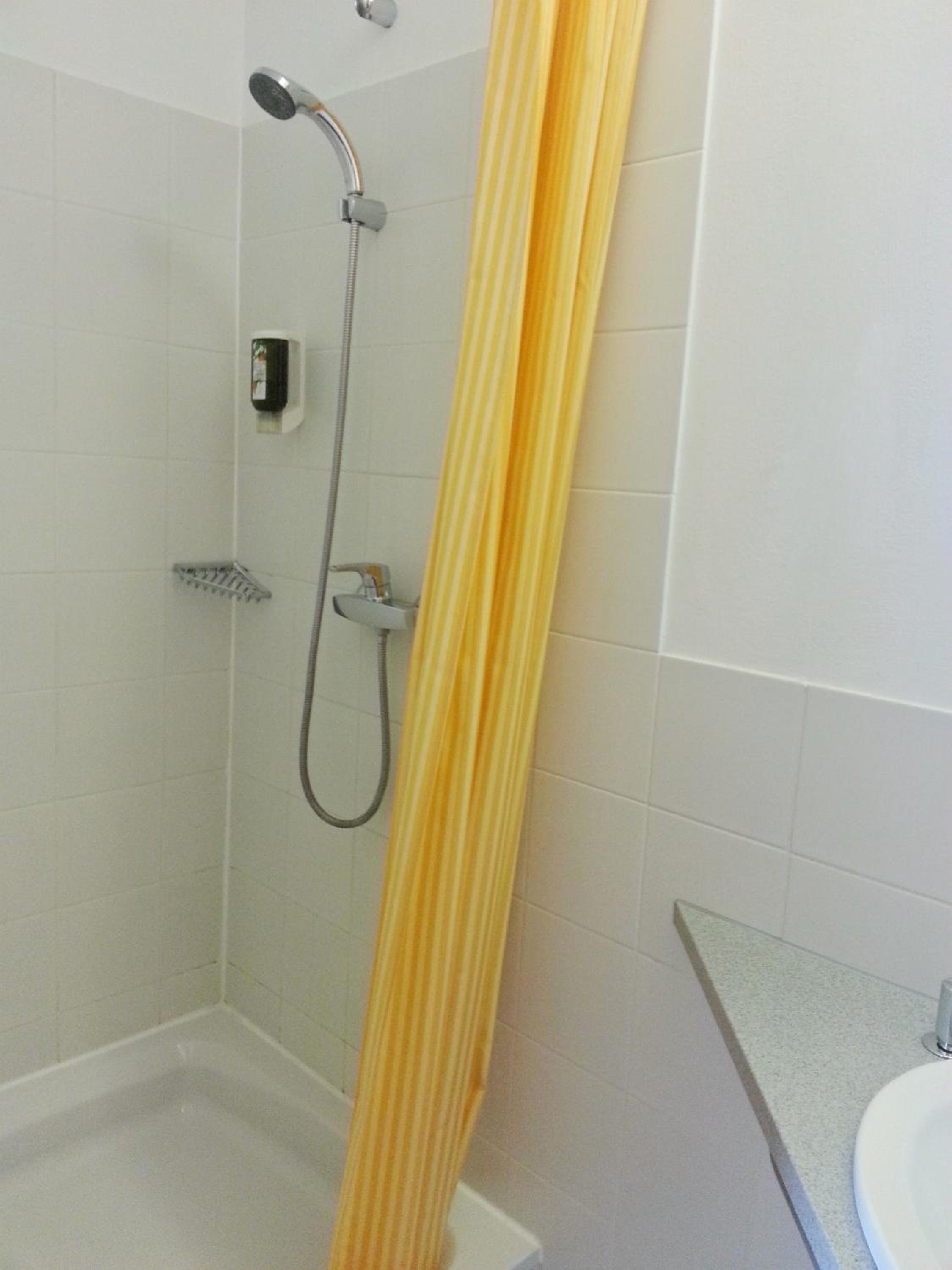 Double Room - Non-Smoking  - Photo 6